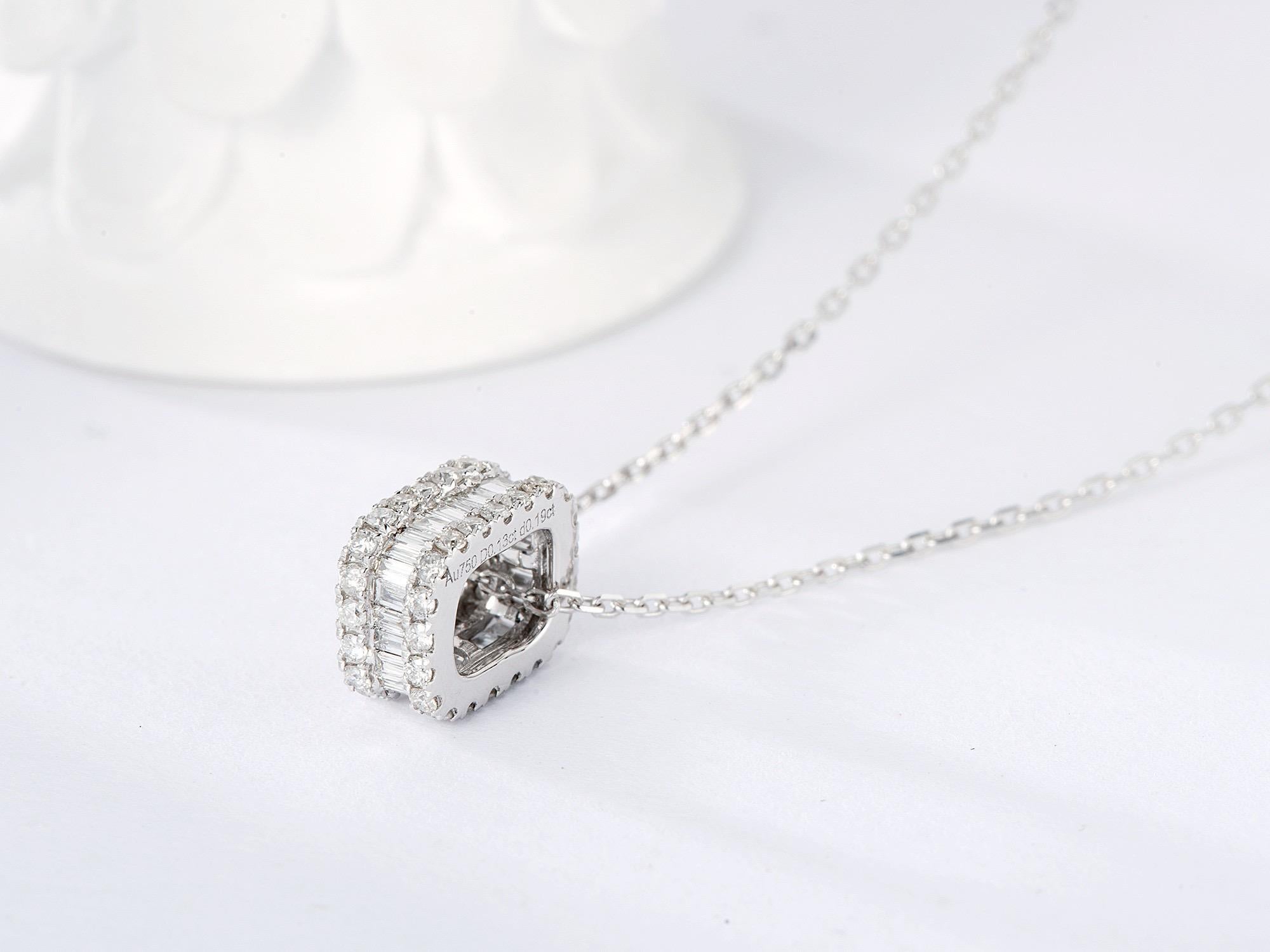 Collana con ciondolo con diamante Baguette in oro bianco 18K in vendita 3