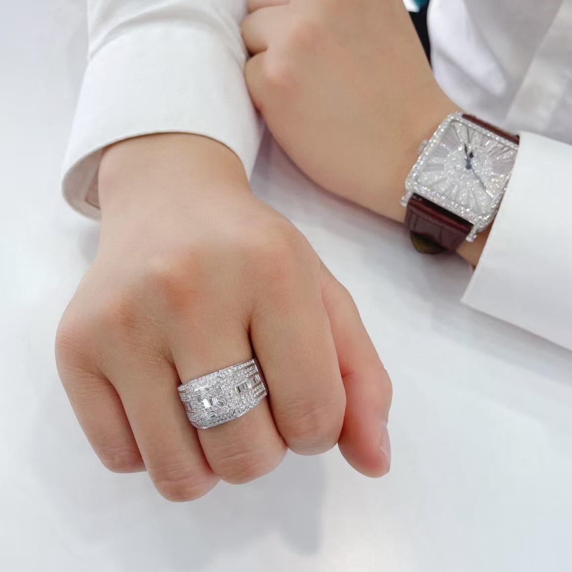 18K Weißgold Baguette Diamant Ring im Zustand „Neu“ im Angebot in Kowloon, HK