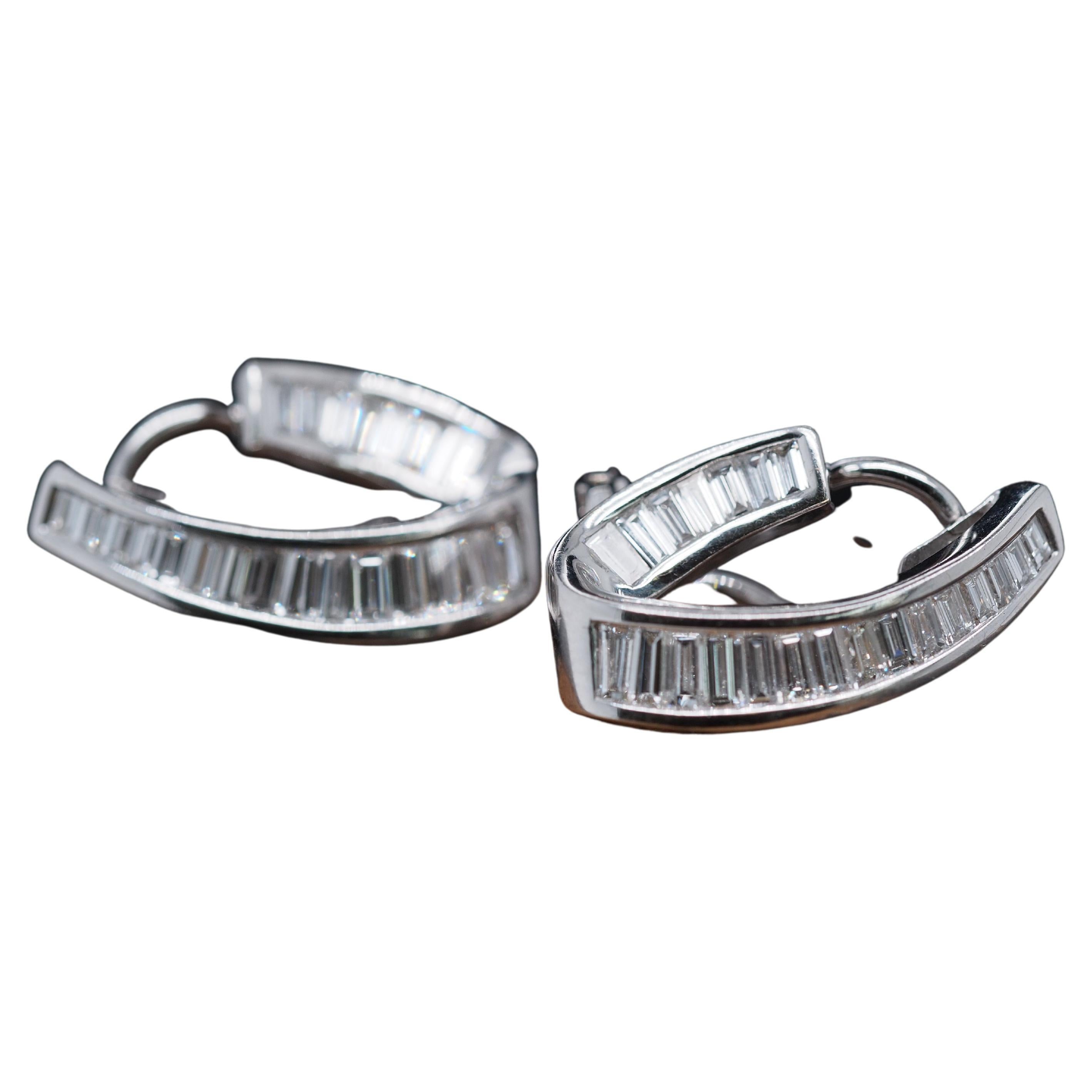 18k White Gold Baguette Diamond Twist Earrings For Sale