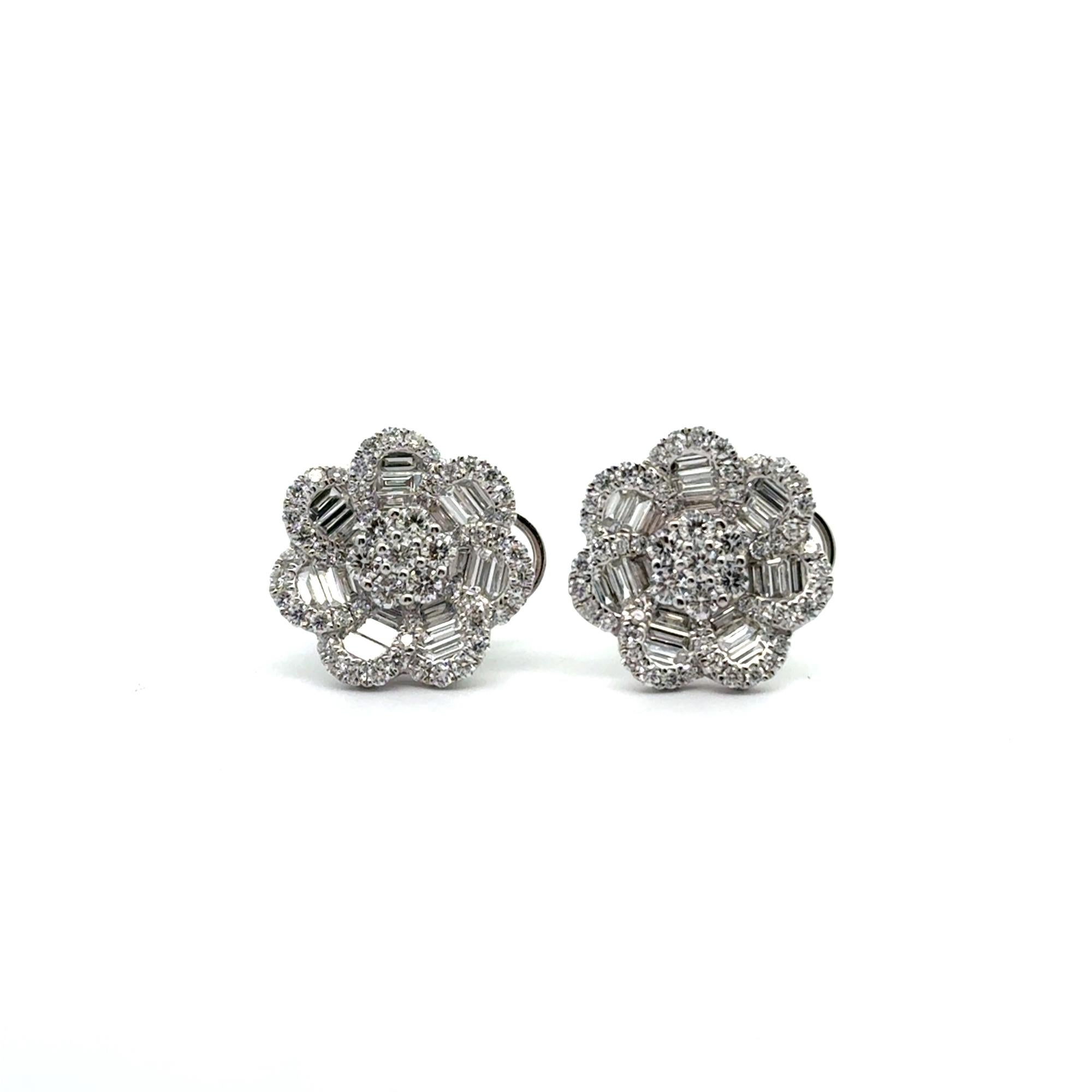 18K White Gold Baguette & Round Diamond Floral Cluster Earrings – 2.39CTS in vendita 9