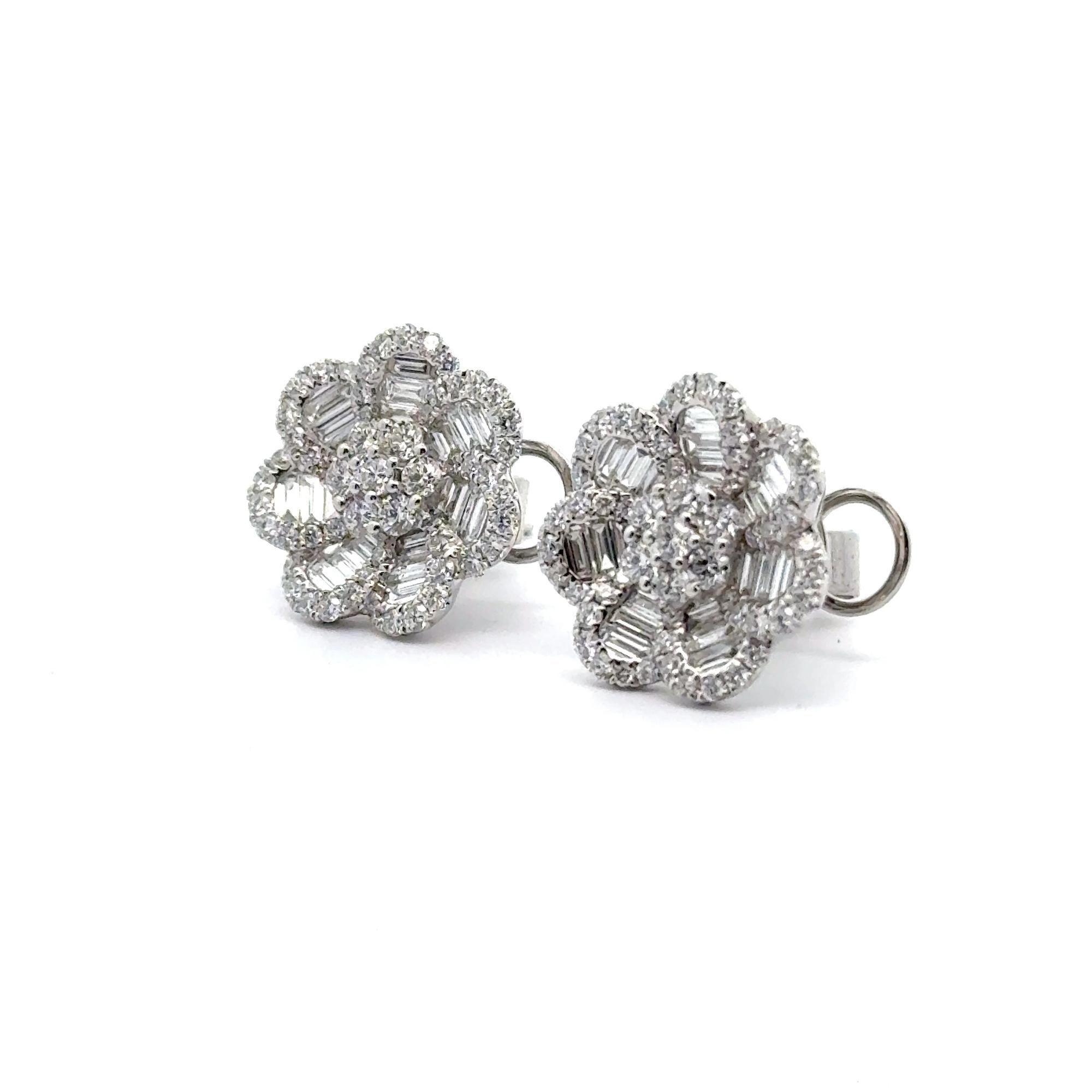 da uomo o donna 18K White Gold Baguette & Round Diamond Floral Cluster Earrings – 2.39CTS in vendita