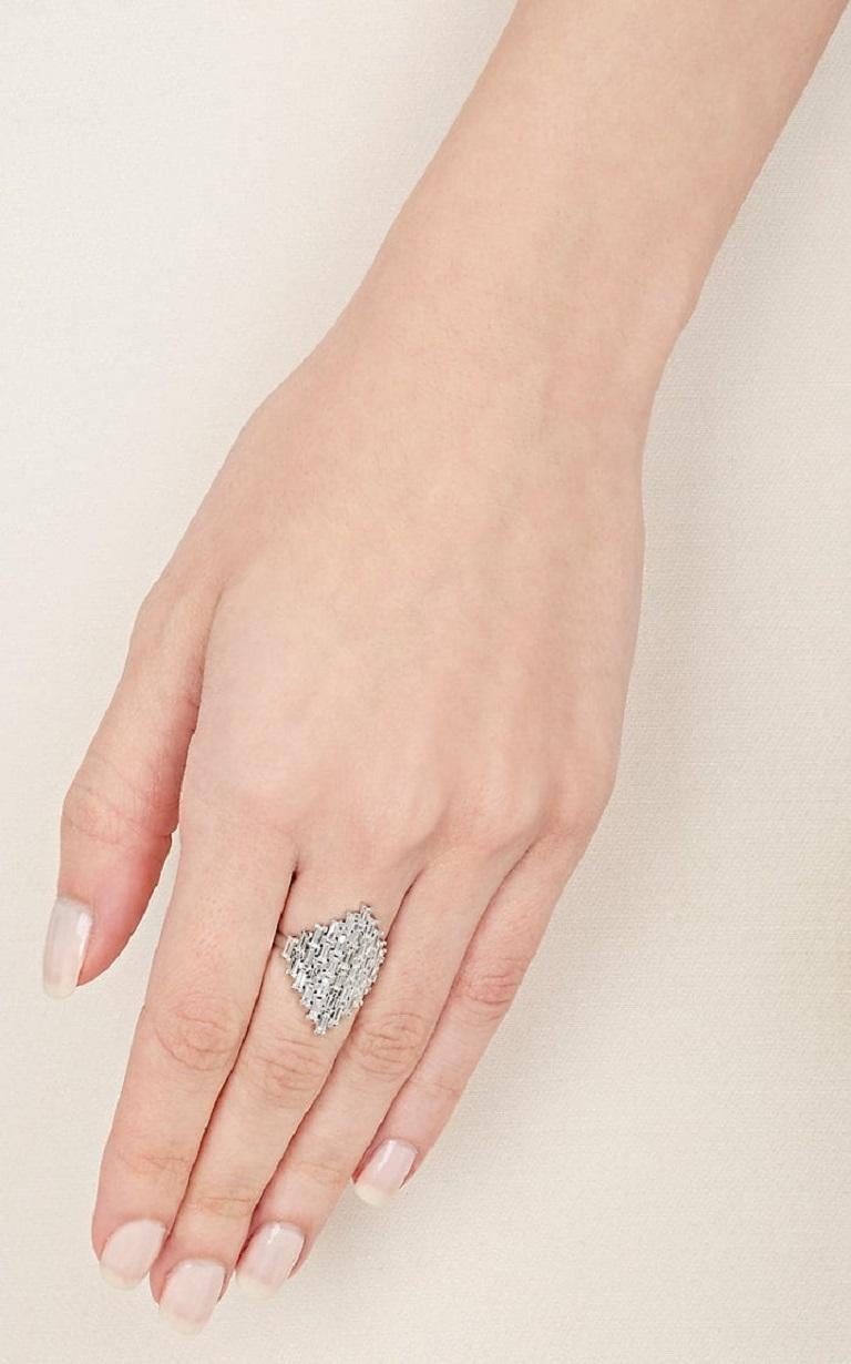 Ileana Makri 18k White Gold, 2.75ct Baguette White Diamond Shield Ring (Baguetteschliff) im Angebot