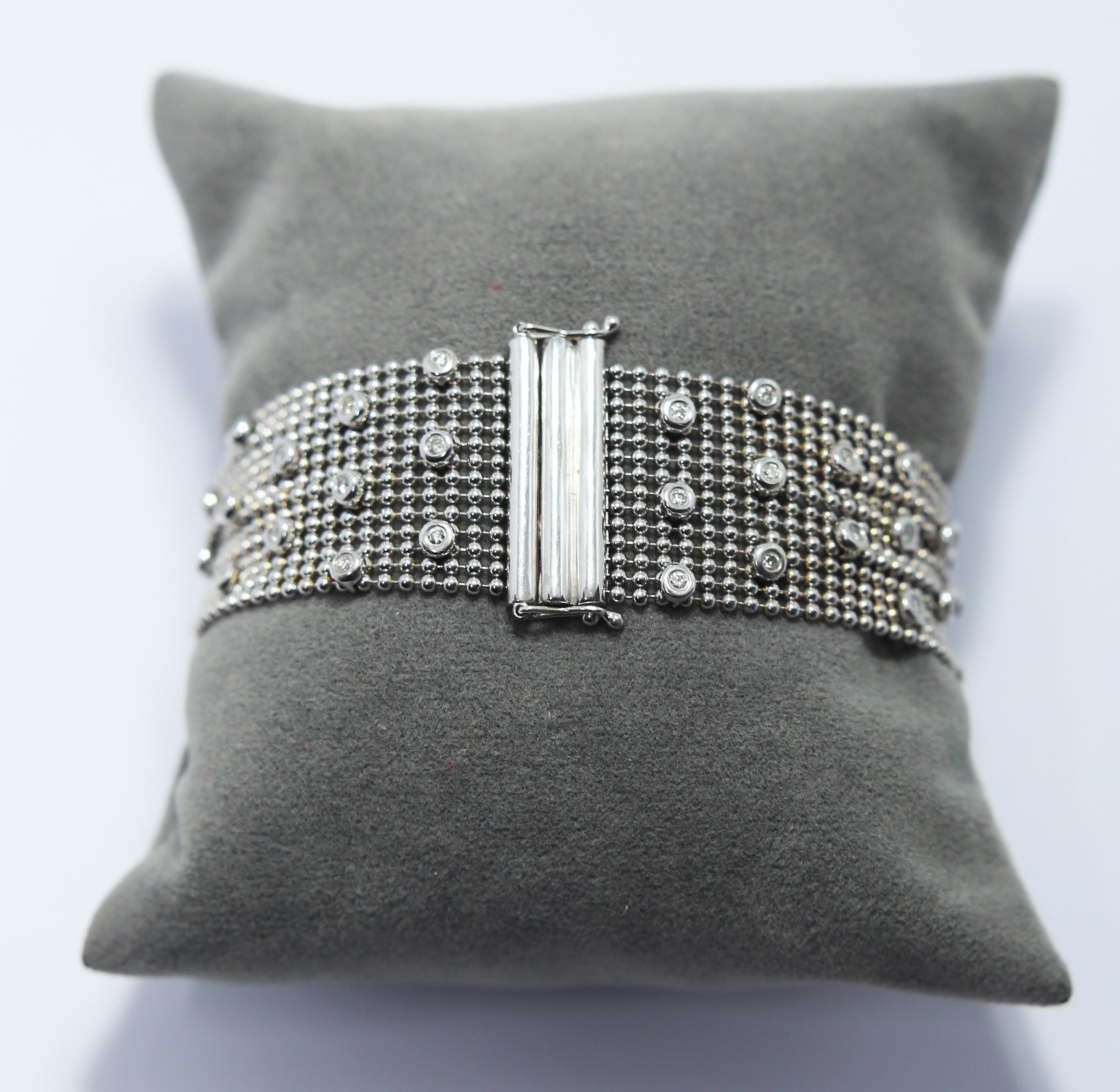 18 Karat Weißgold Kugelkette Armband mit 58 großen montierten Diamanten insgesamt 2,3 Karat im Angebot 1