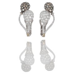 Boucles d'oreilles en or blanc 18 carats en forme de ballon avec diamants blancs et bruns
