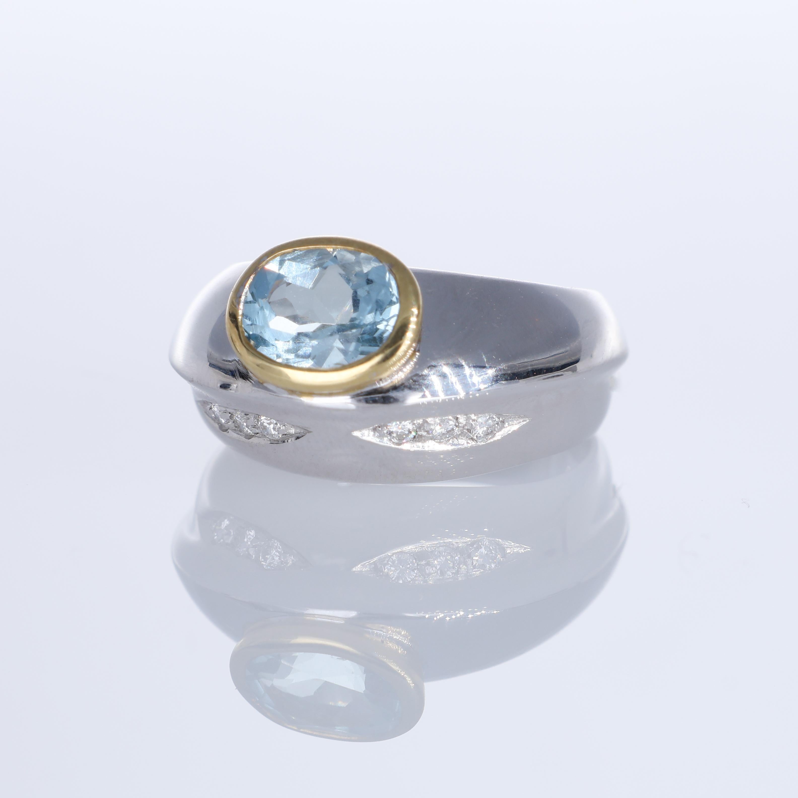 Brilliant Cut 18K White Gold Band Ring with 1.78-Carat Aquamarine and Diamonds For Sale
