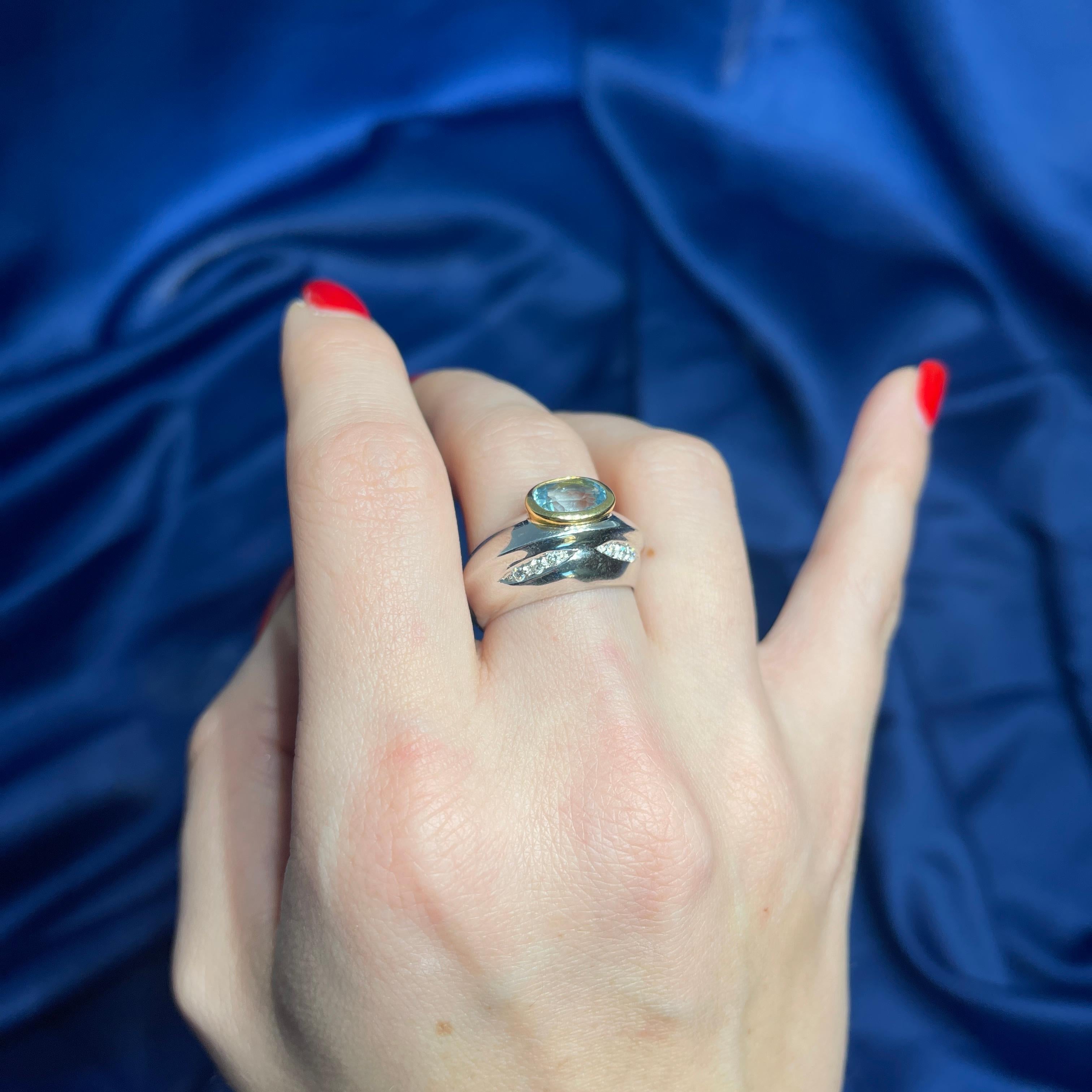 18K White Gold Band Ring with 1.78-Carat Aquamarine and Diamonds For Sale 3
