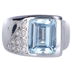 18K White Gold Band Ring with Emerald-Cut Aquamarine and Diamonds