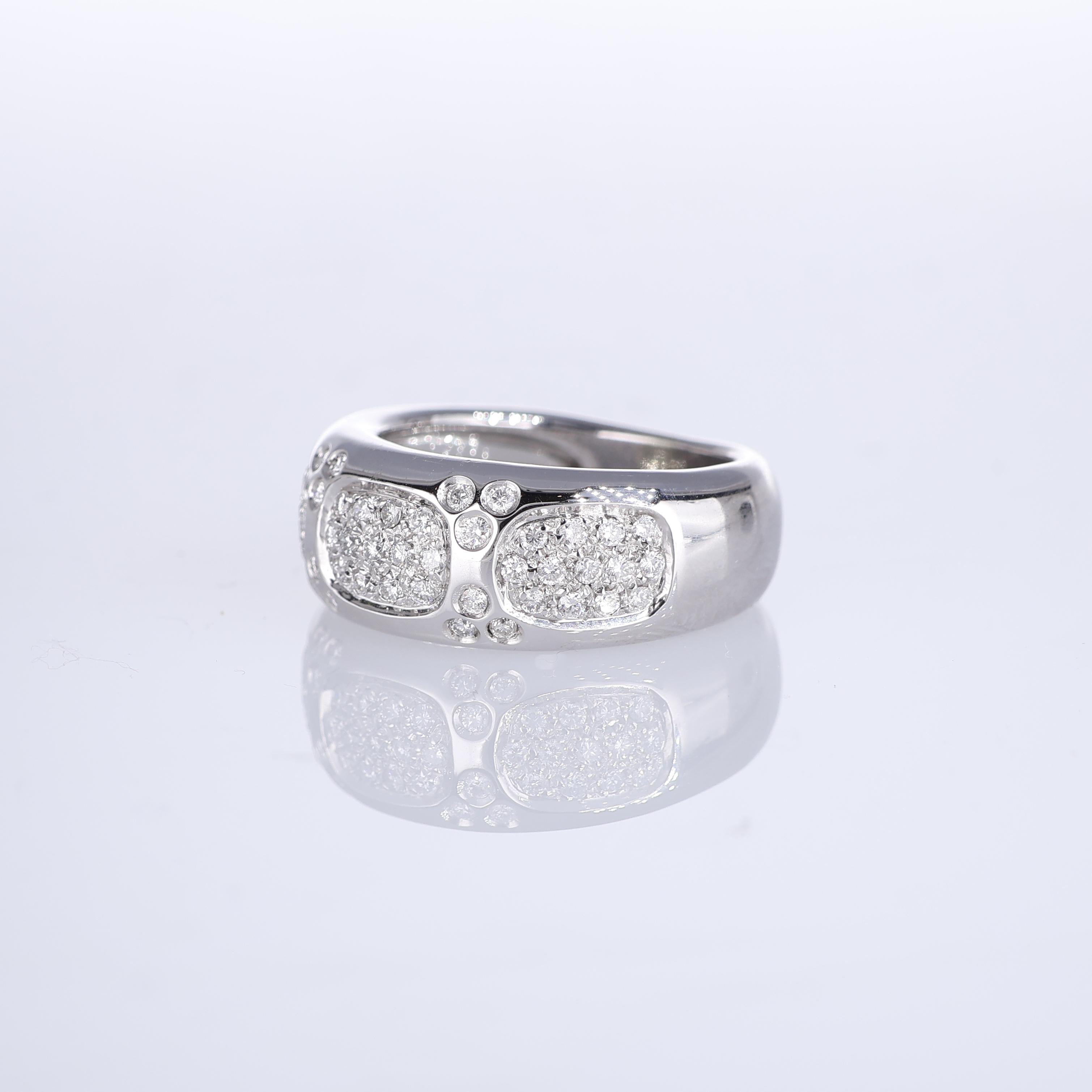 18K White Gold Band Ring with Pave Diamonds In New Condition For Sale In Bergamo, BG