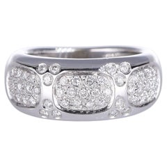 Anello a fascia in oro bianco 18K con pavé di diamanti