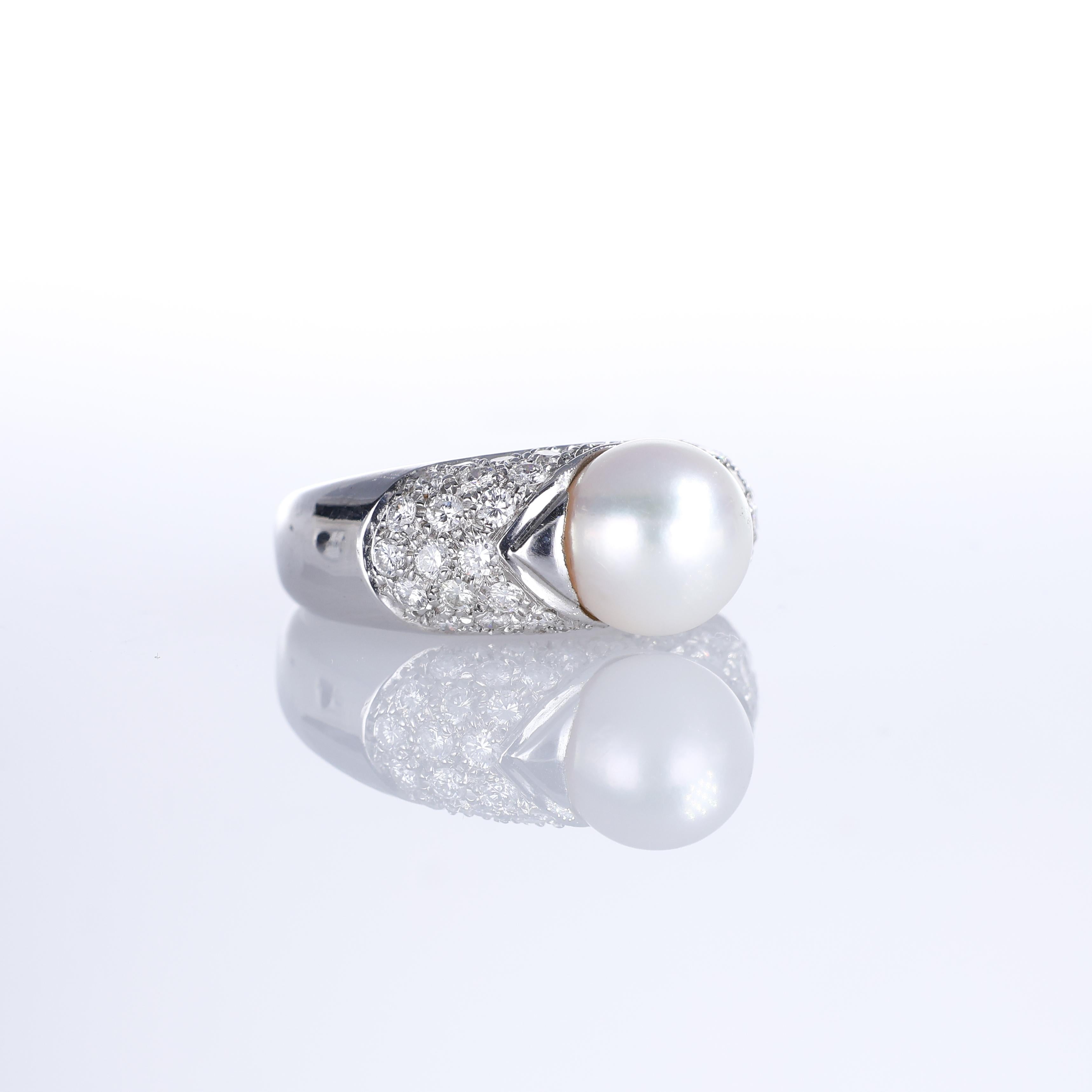 Brilliant Cut 18K White Gold Band Ring with Pearl and Diamond Pavé For Sale