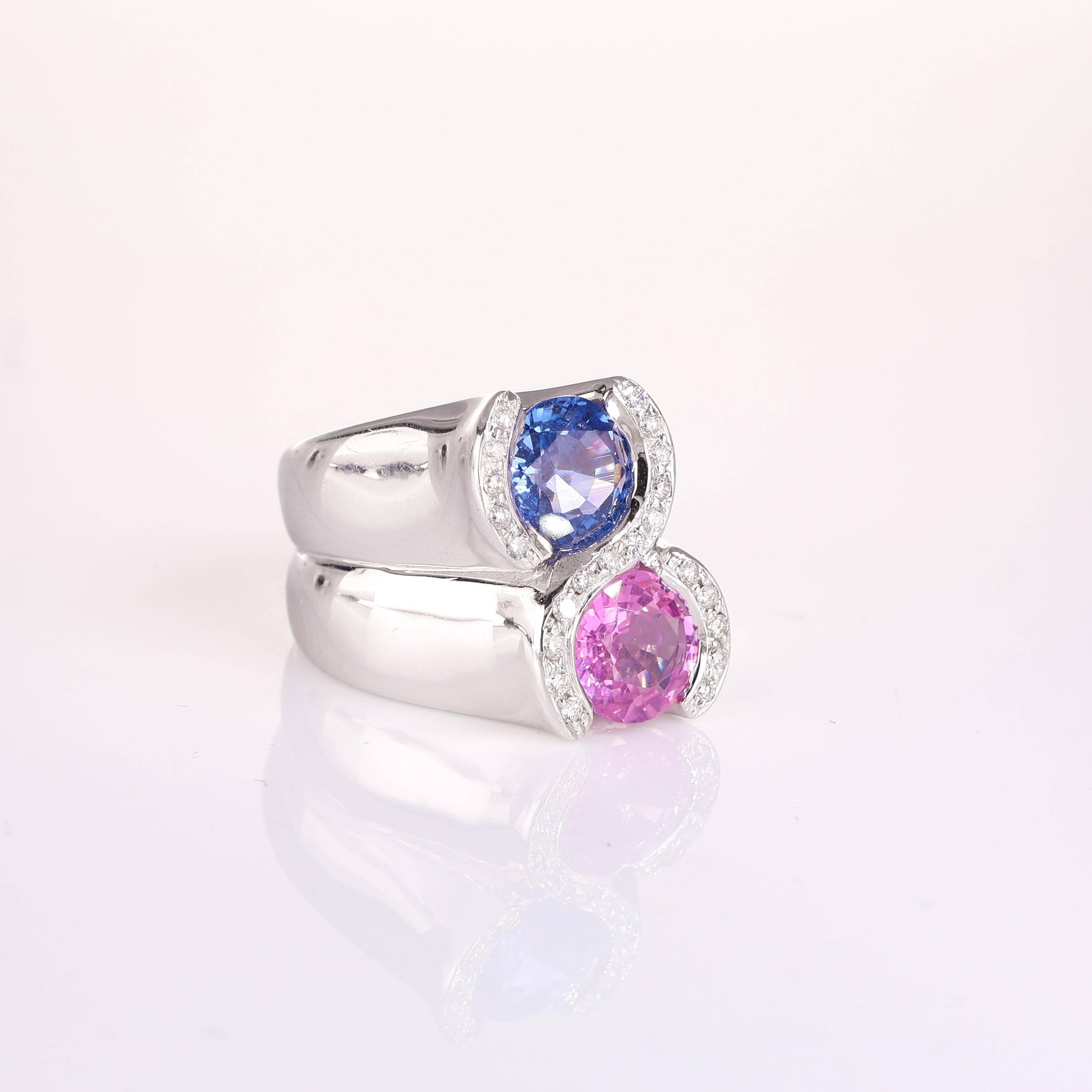 Brilliant Cut 18K White Gold Band Ring with Pink and Blue Sapphires For Sale