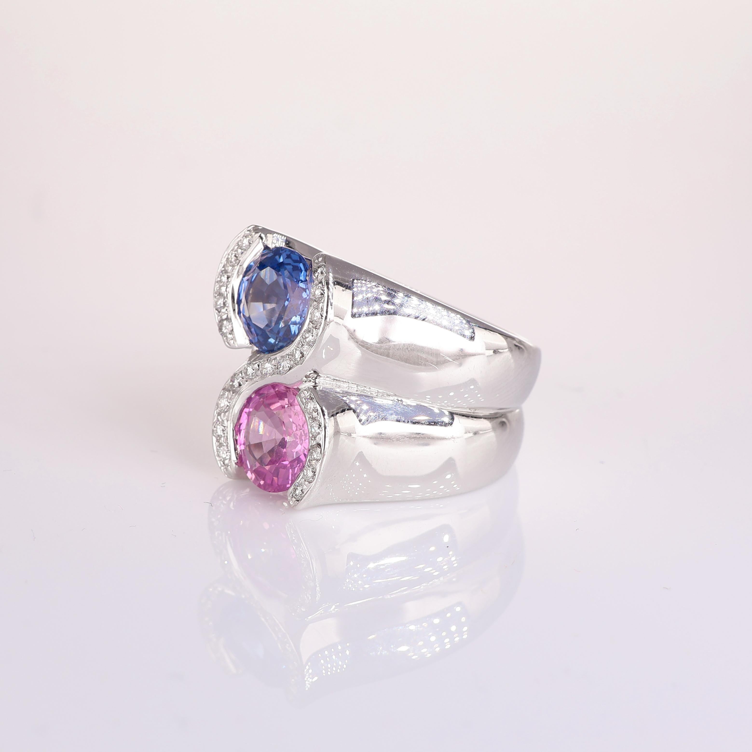 18K White Gold Band Ring with Pink and Blue Sapphires In New Condition For Sale In Bergamo, BG