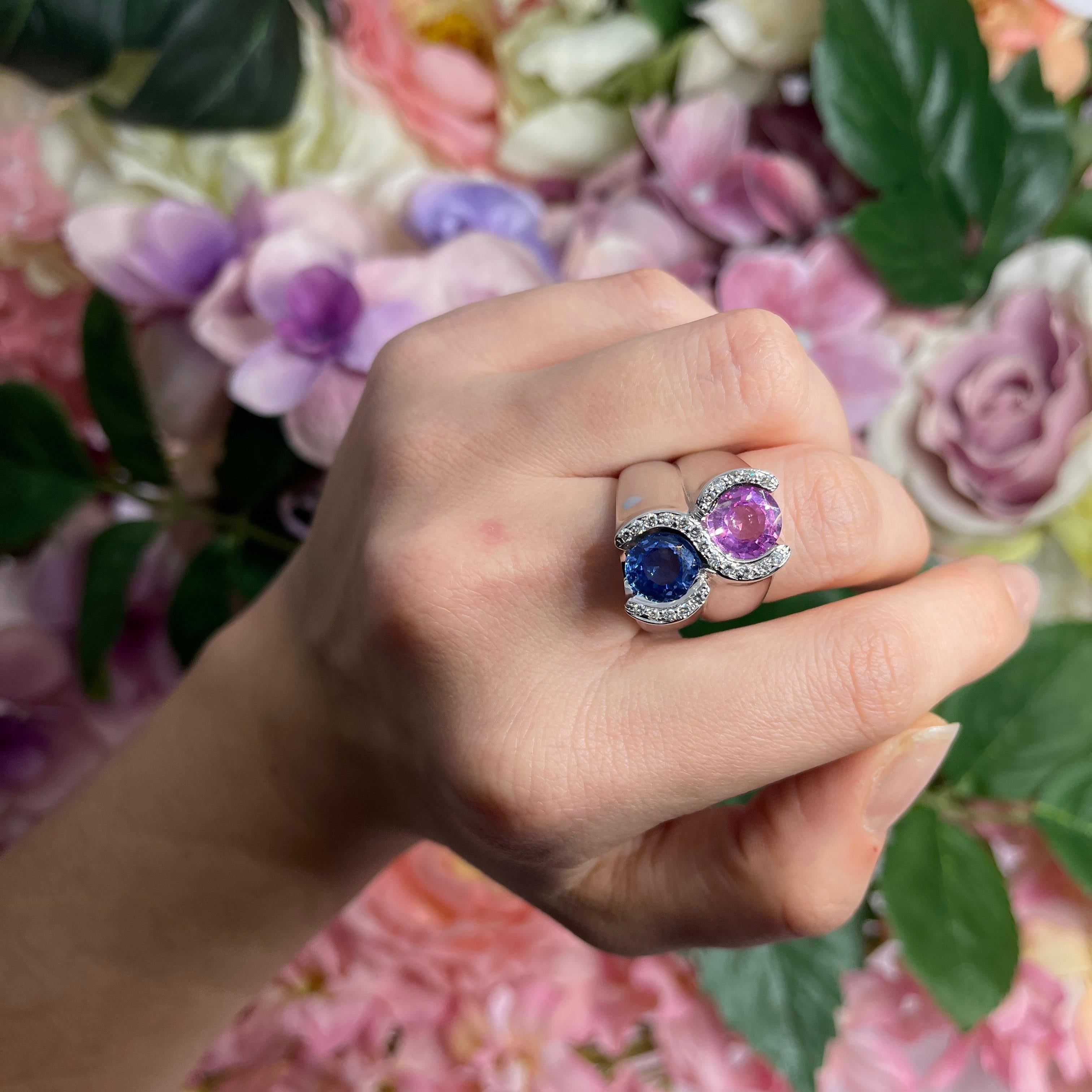 18K White Gold Band Ring with Pink and Blue Sapphires For Sale 2