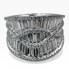 18K White Gold Band with Baguette and Round Diamonds. (Size 6.50)