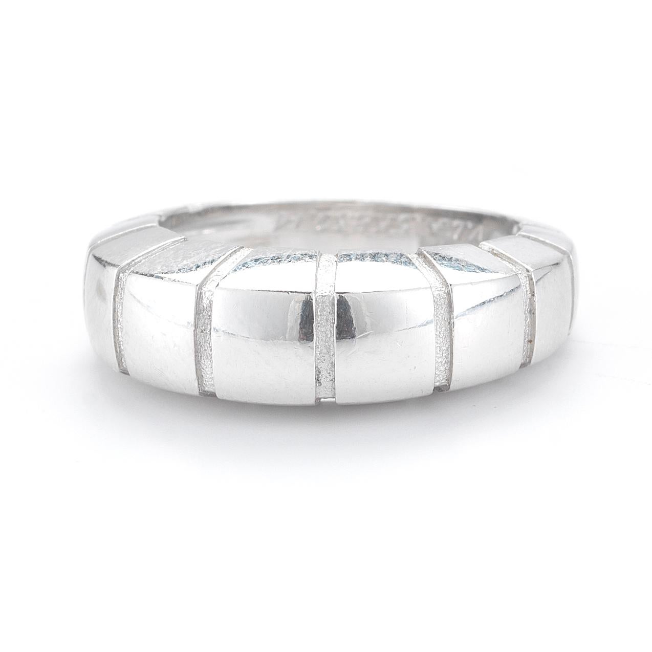 An 18 karat white gold band style ring is banded in curved cubic sections, signed and numbered VCA 5K830.14, finger size 4.5, width 6.6 mm. French Hallmarks.