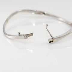 18K White Gold Bangle Bracelet w Diamond, .30ct, 17.5g