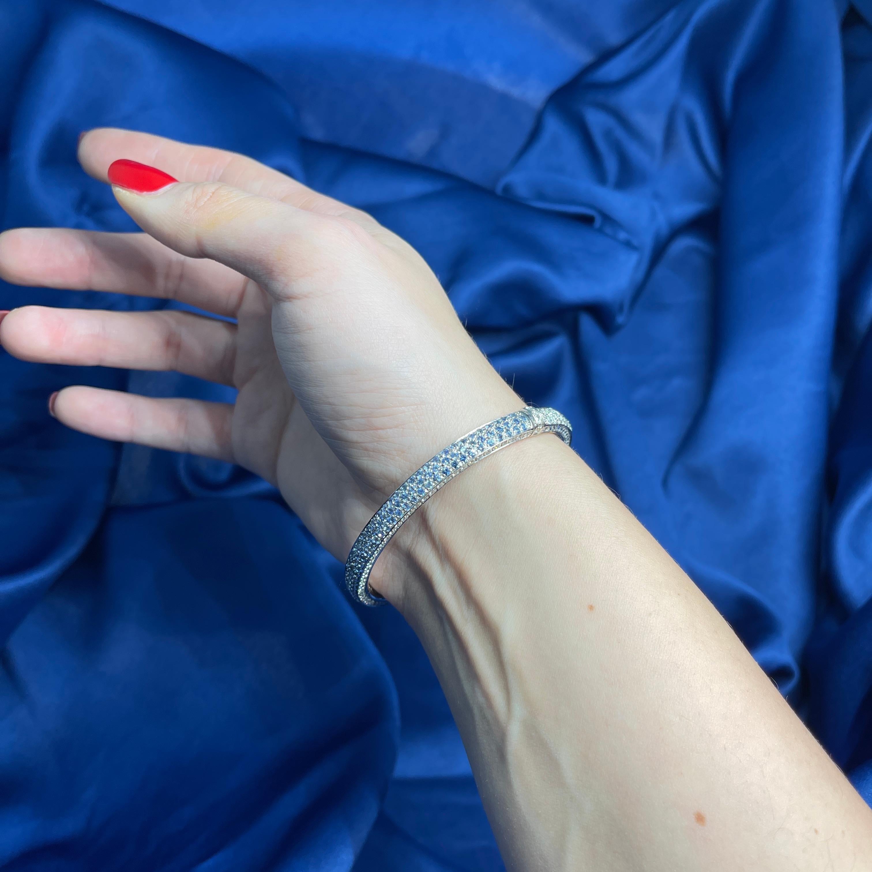 18K White Gold Bangle Bracelet with Diamonds and Blue Sapphires For Sale 3