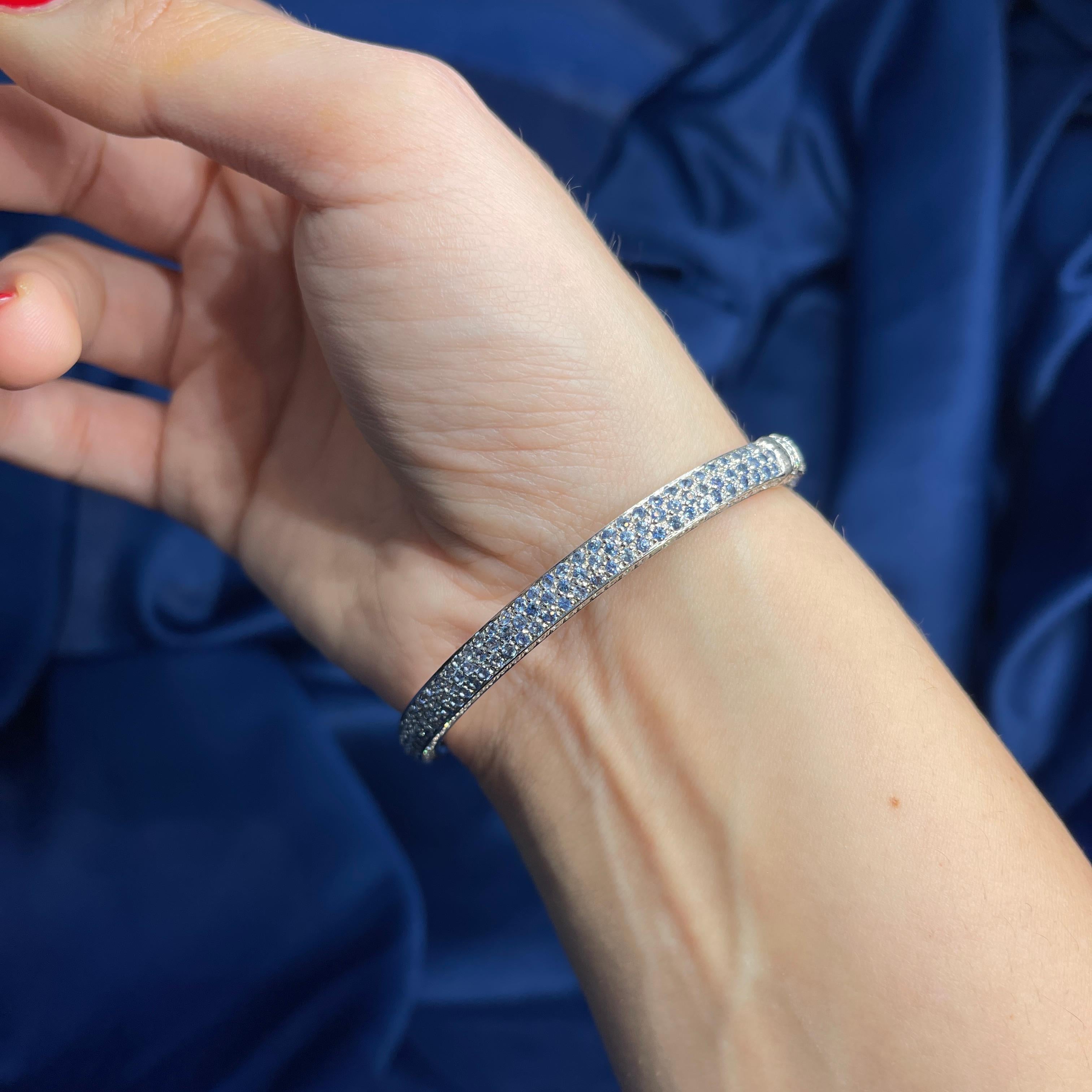 18K White Gold Bangle Bracelet with Diamonds and Blue Sapphires For Sale 4