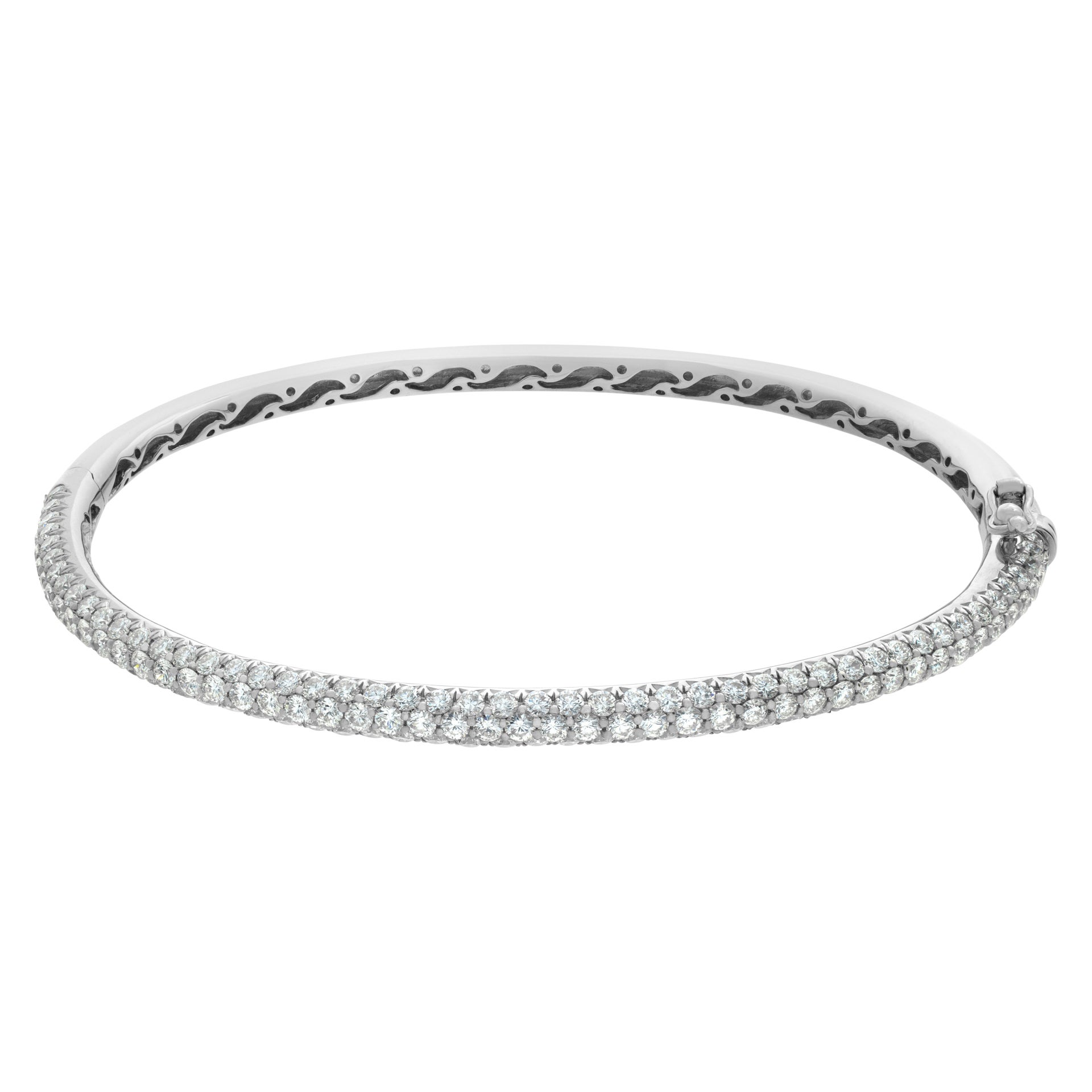 18k White Gold Bangle with 2.86 Carats in Round Brilliant Cut Pave Diamonds For Sale