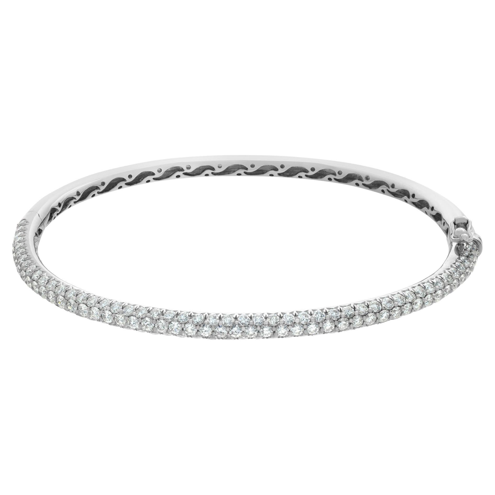 18k White Gold Bangle with 2.86 Carats in Round Brilliant Cut Pave Diamonds For Sale