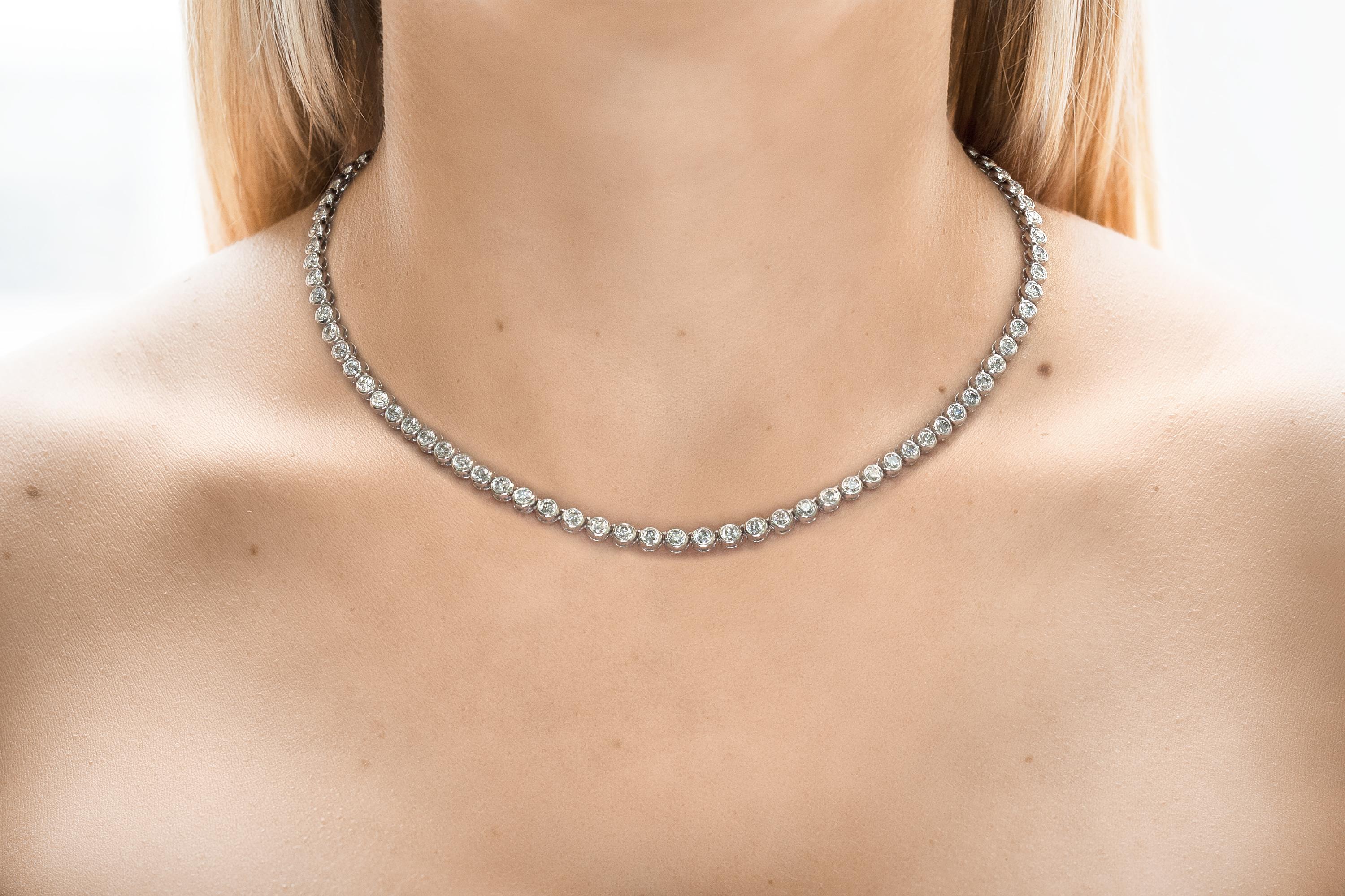 Taille ronde Collier en or blanc 18 carats avec diamants sertis sur le chaton DTw. 7,73 carats en vente