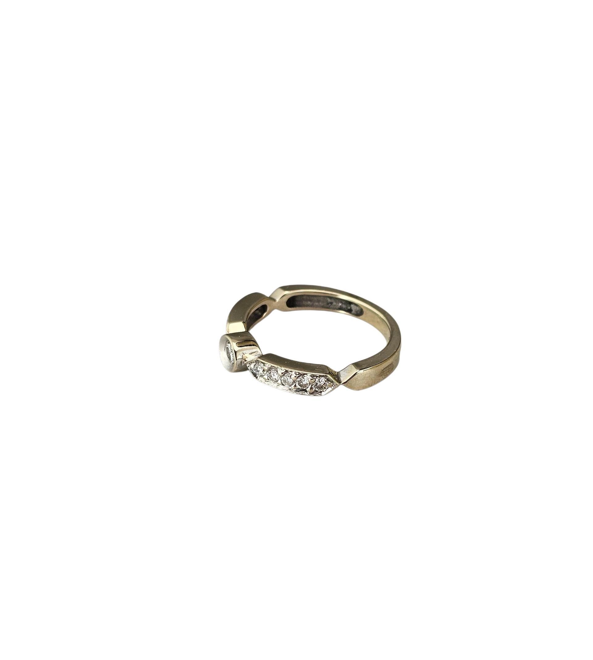Taglio brillante Anello con diamante incastonato in oro bianco 18K misura 5,5 #23462 in vendita