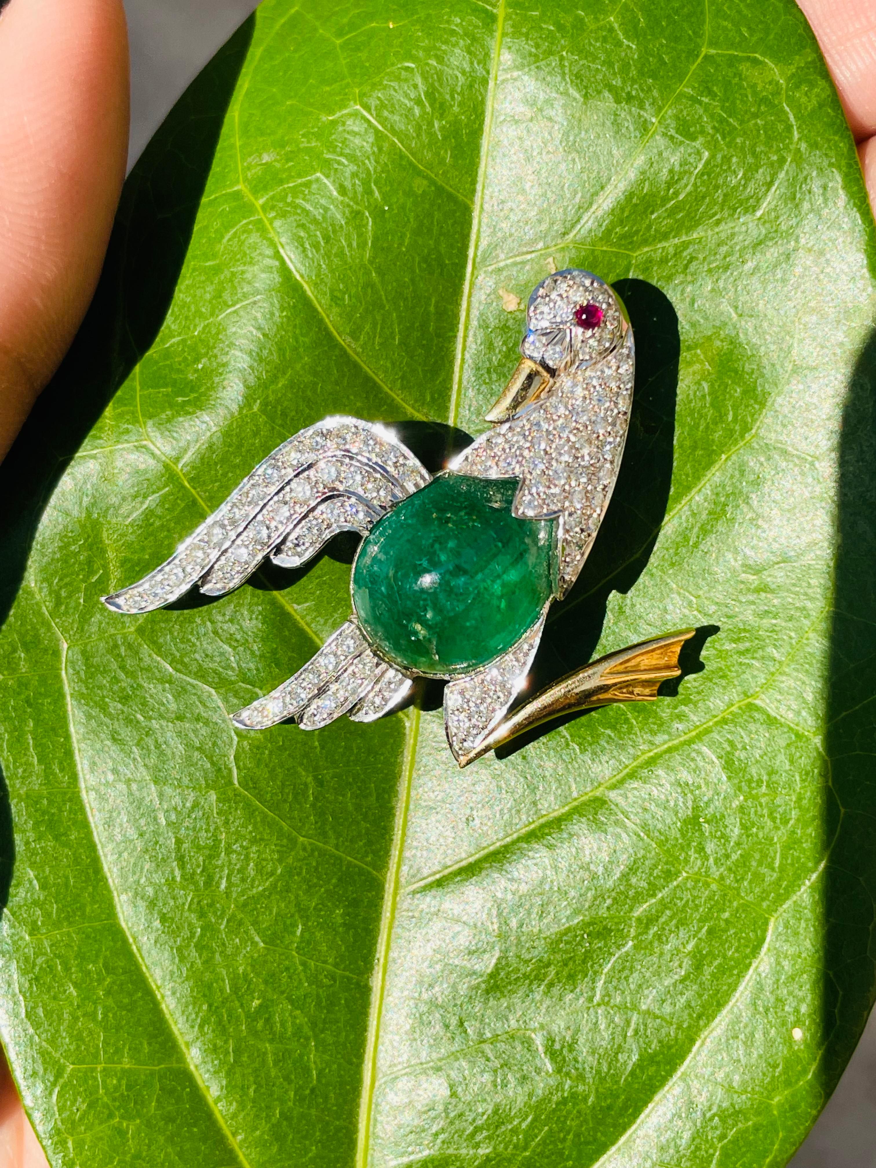 18 Karat massives Weißgold 5,25 Karat Smaragd im Cabochon-Schliff und Diamant-Vogelbrosche 3