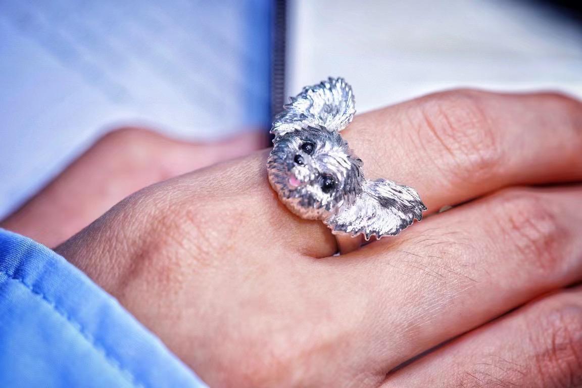 18K White Gold Black Agate Dog Ring For Sale 6