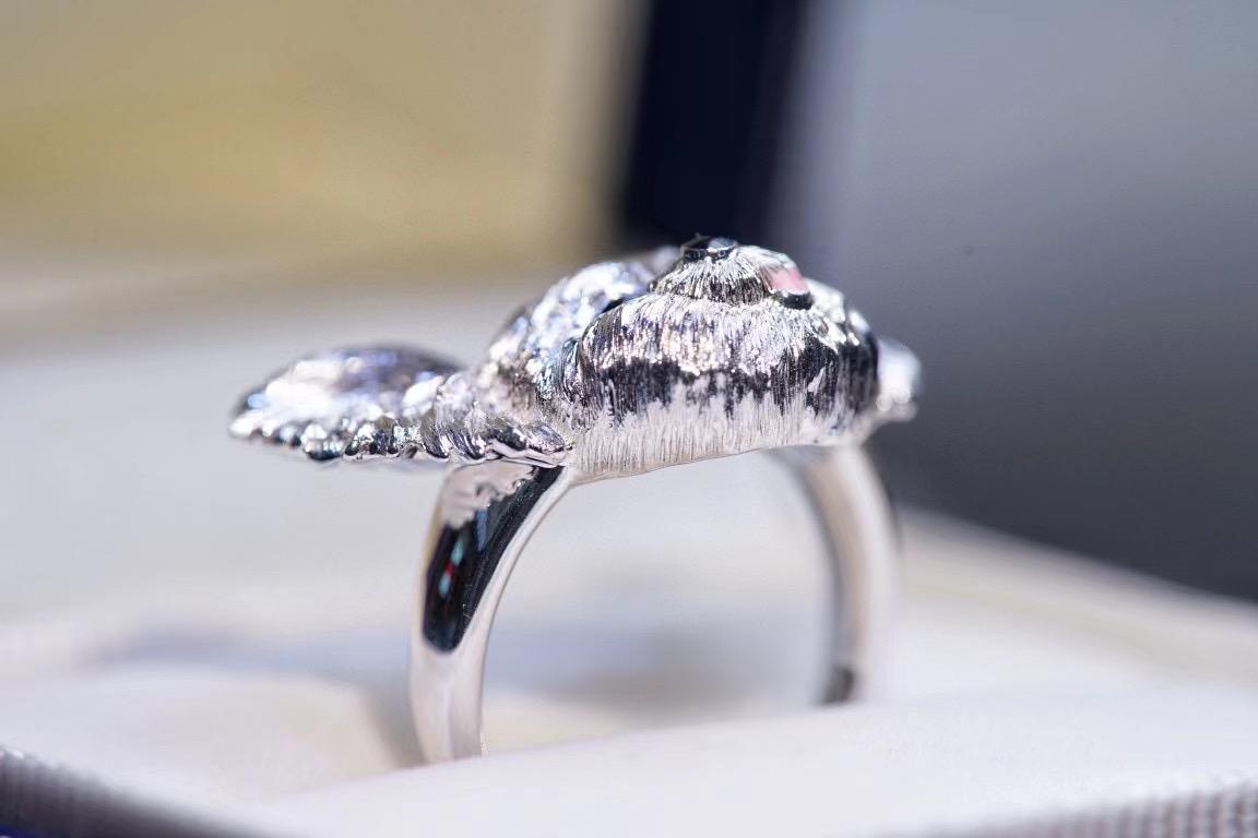 18K White Gold Black Agate Dog Ring For Sale 8