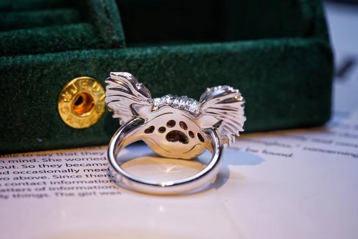 18K White Gold Black Agate Dog Ring For Sale 3