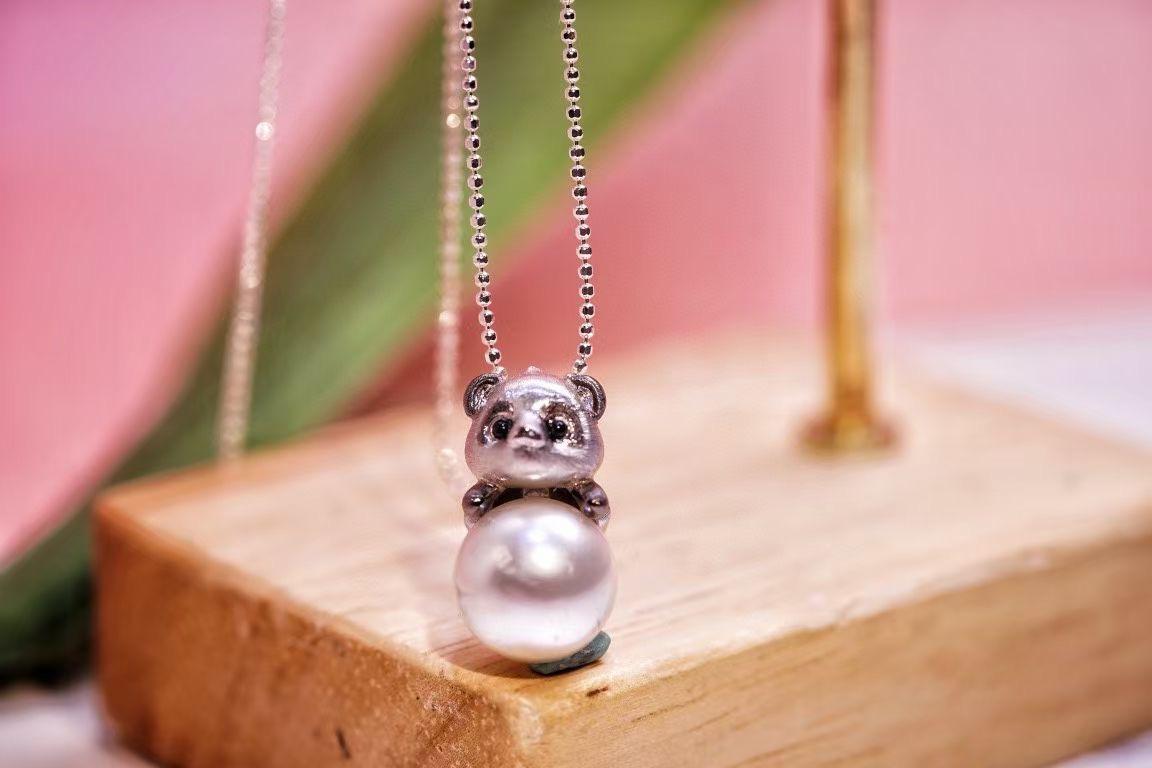 Ciondolo Panda in agata nera in oro bianco 18 carati In condizioni Nuovo in vendita a Kowloon, HK