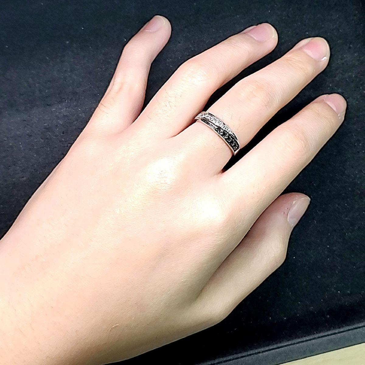 Women's 18k White Gold Black and White Diamond Ctw 0.18 Engagement Ring For Sale