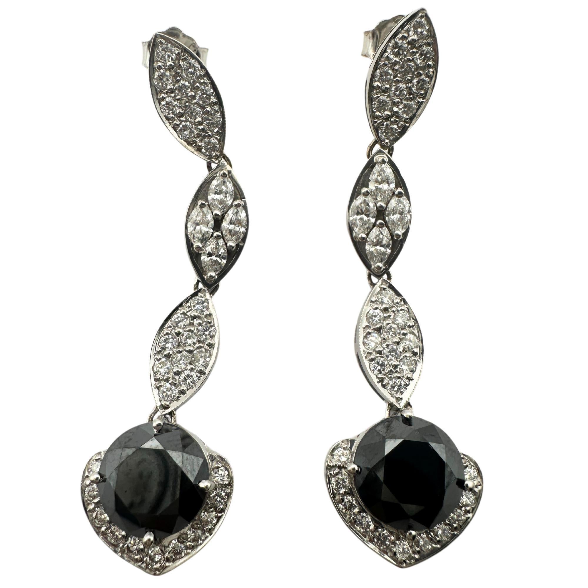 18K White Gold Black and White Diamond Drop Earrings In Good Condition For Sale In New York, NY