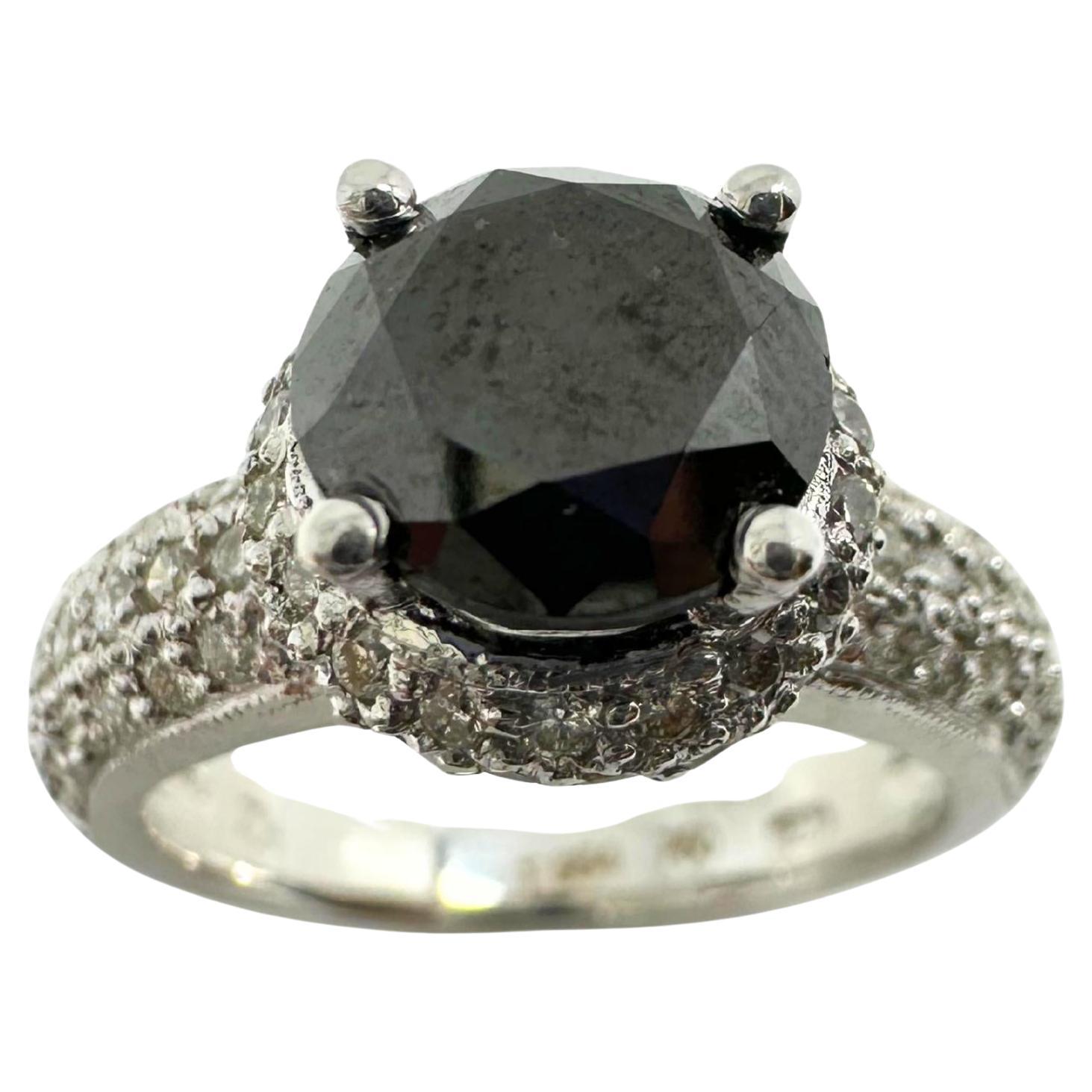 18K White Gold Black and White Diamond Ring