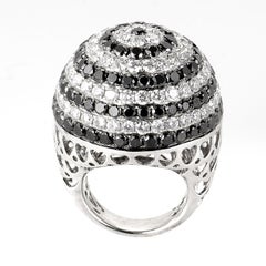 18 Karat White Gold Black and White Diamond Swirl Ring CRR8997