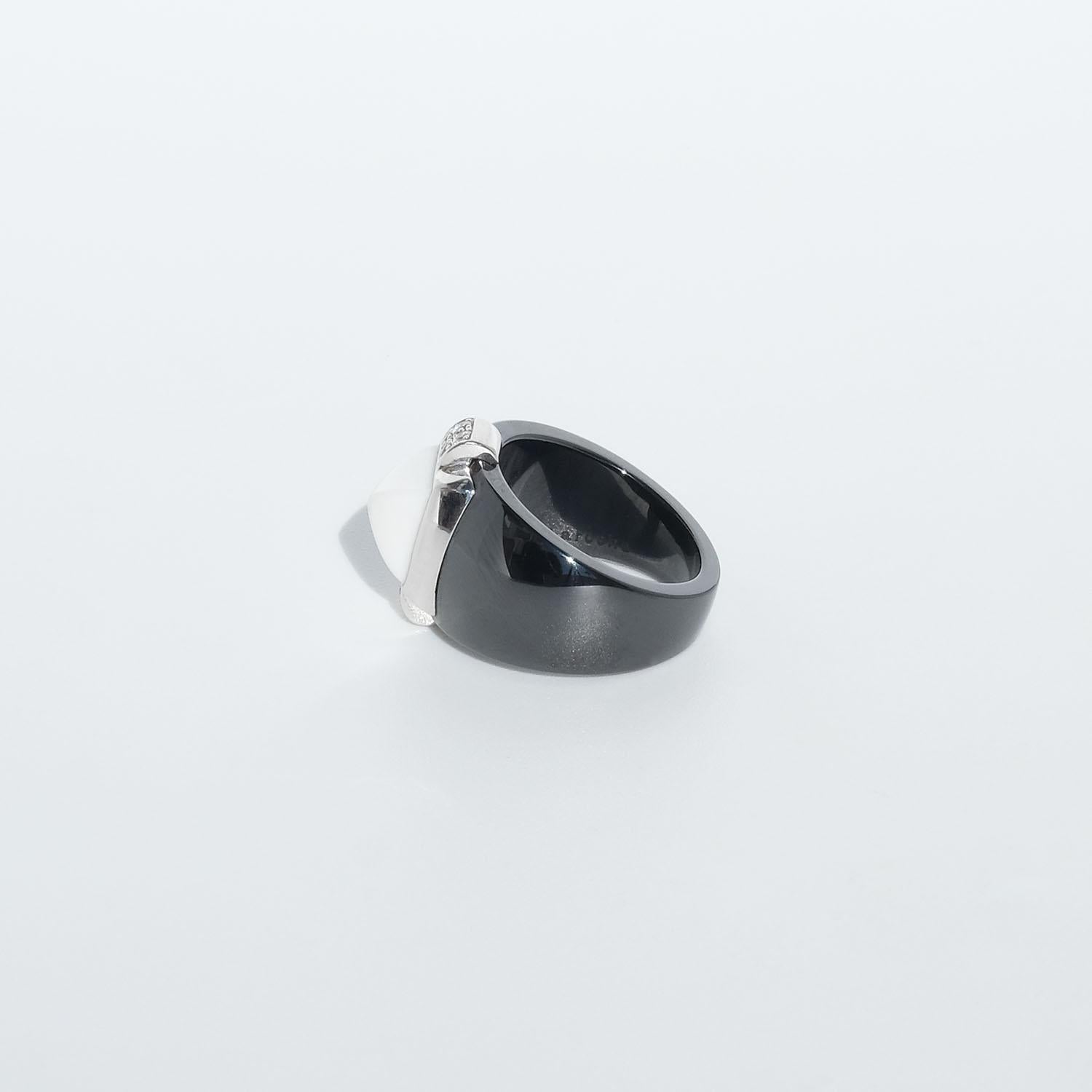 18k White gold, Black and White Onyx and Diamonds Ring by Guy Laroche For Sale 5