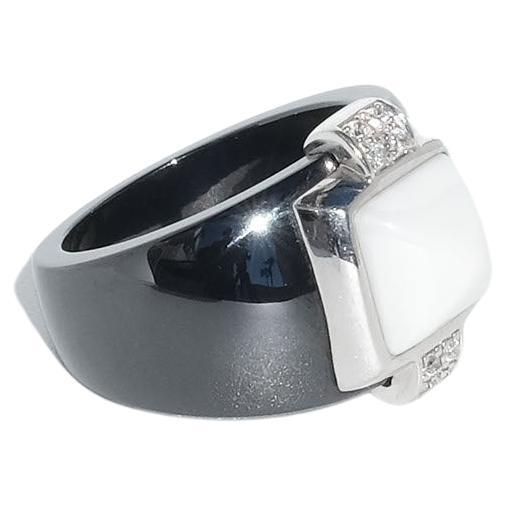 18k White gold, Black and White Onyx and Diamonds Ring by Guy Laroche For Sale