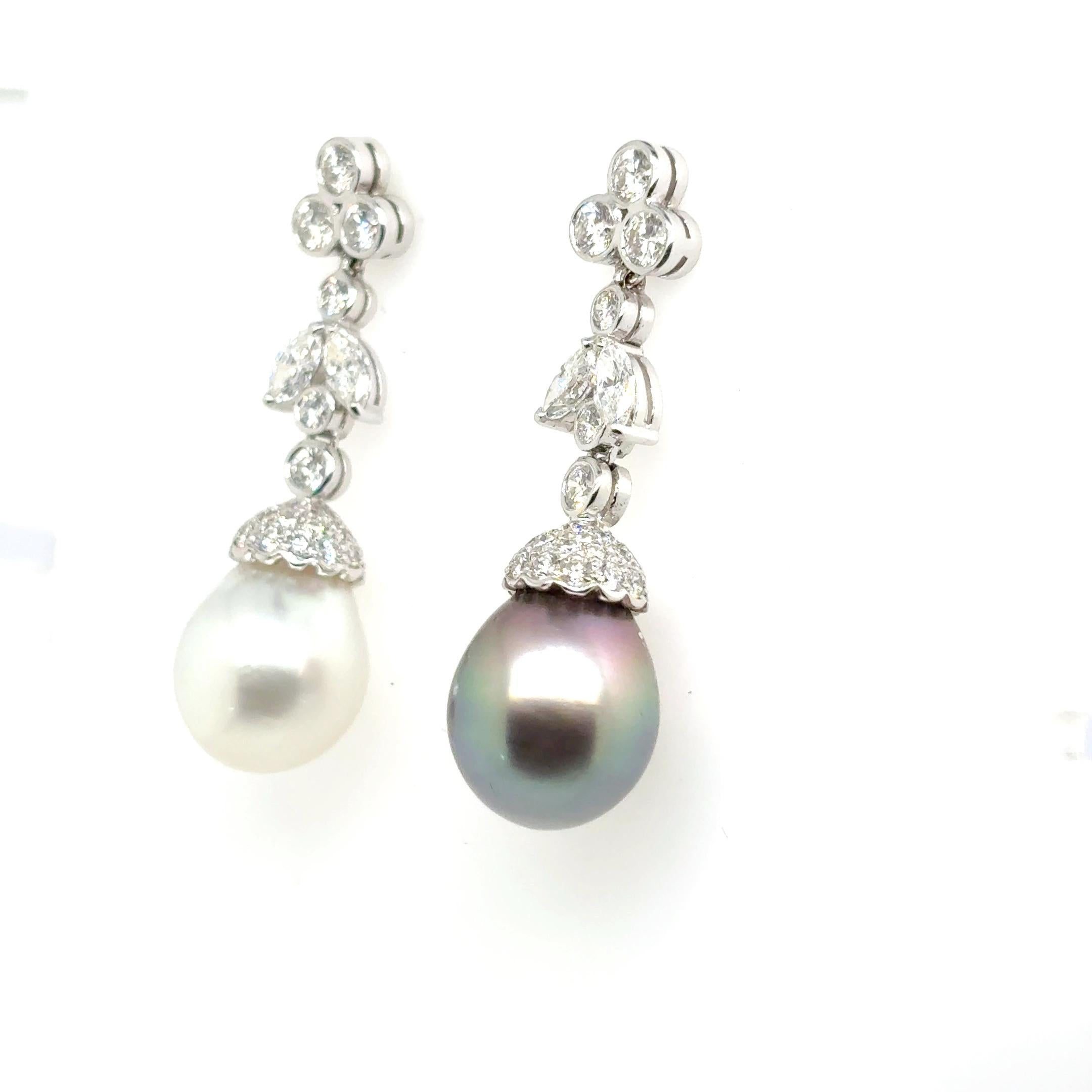 Boucles d'oreilles pendantes en or blanc 18k avec perles des mers du Sud noires et blanches et diamants Neuf - En vente à Hong Kong, HK