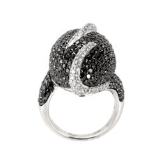 18 Karat White Gold Black and White Swirl Diamond Ring CRR7207