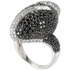 18 Karat White Gold Black and White Swirl Diamond Ring CRR7207