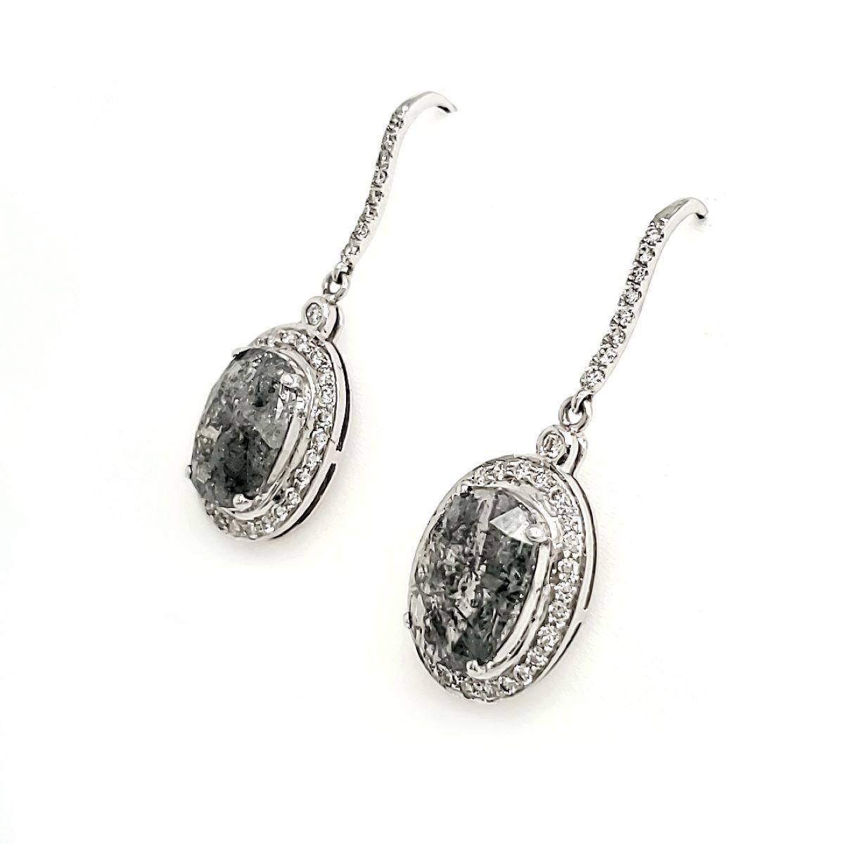Taglio ovale Orecchini in oro bianco 18k con diamante nero 5,62 carati in vendita