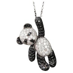 Collier pendentif Teddy Bear en or blanc 18K avec diamants noirs et diamants