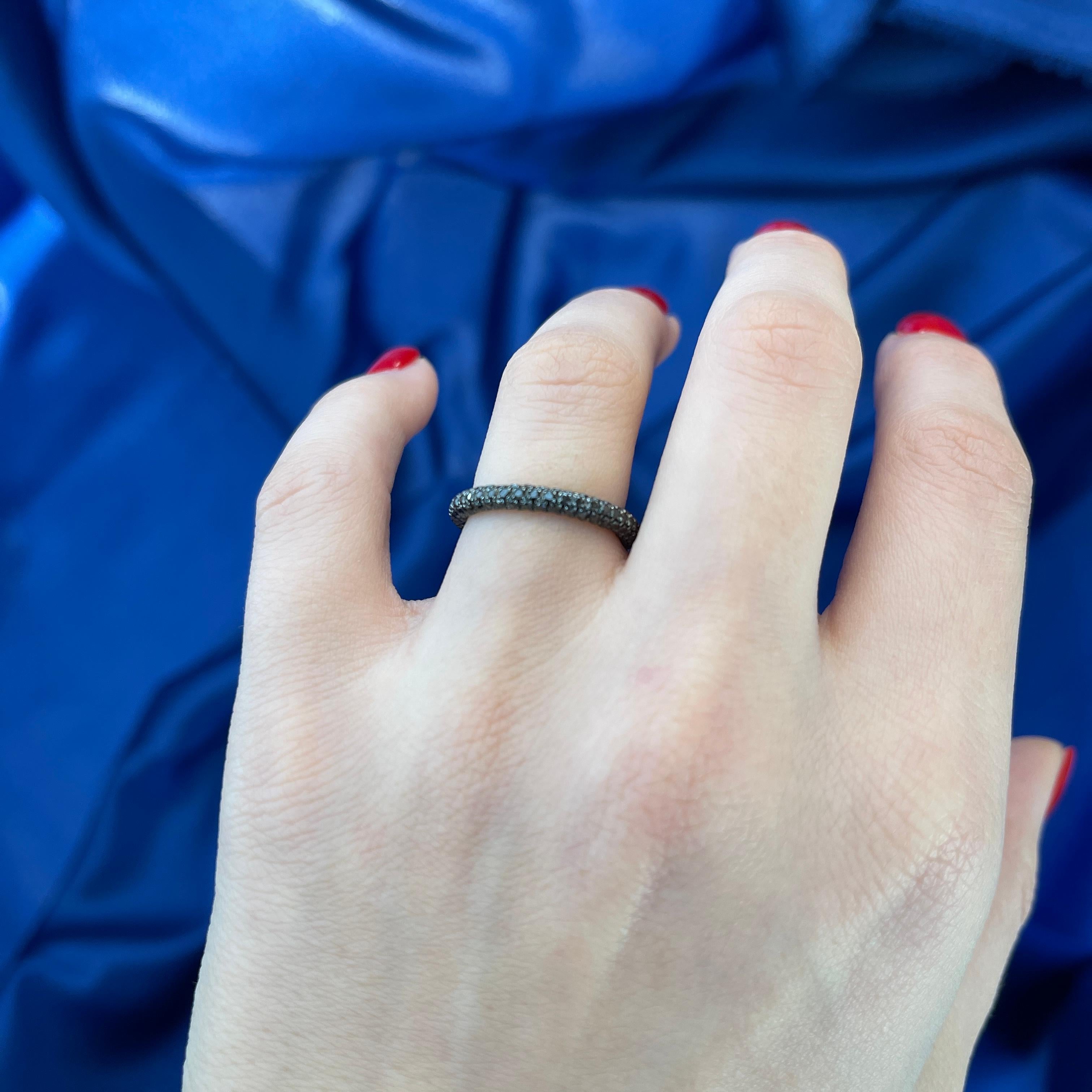 18K White Gold Black Diamond Eternity Band Ring In New Condition For Sale In Bergamo, BG