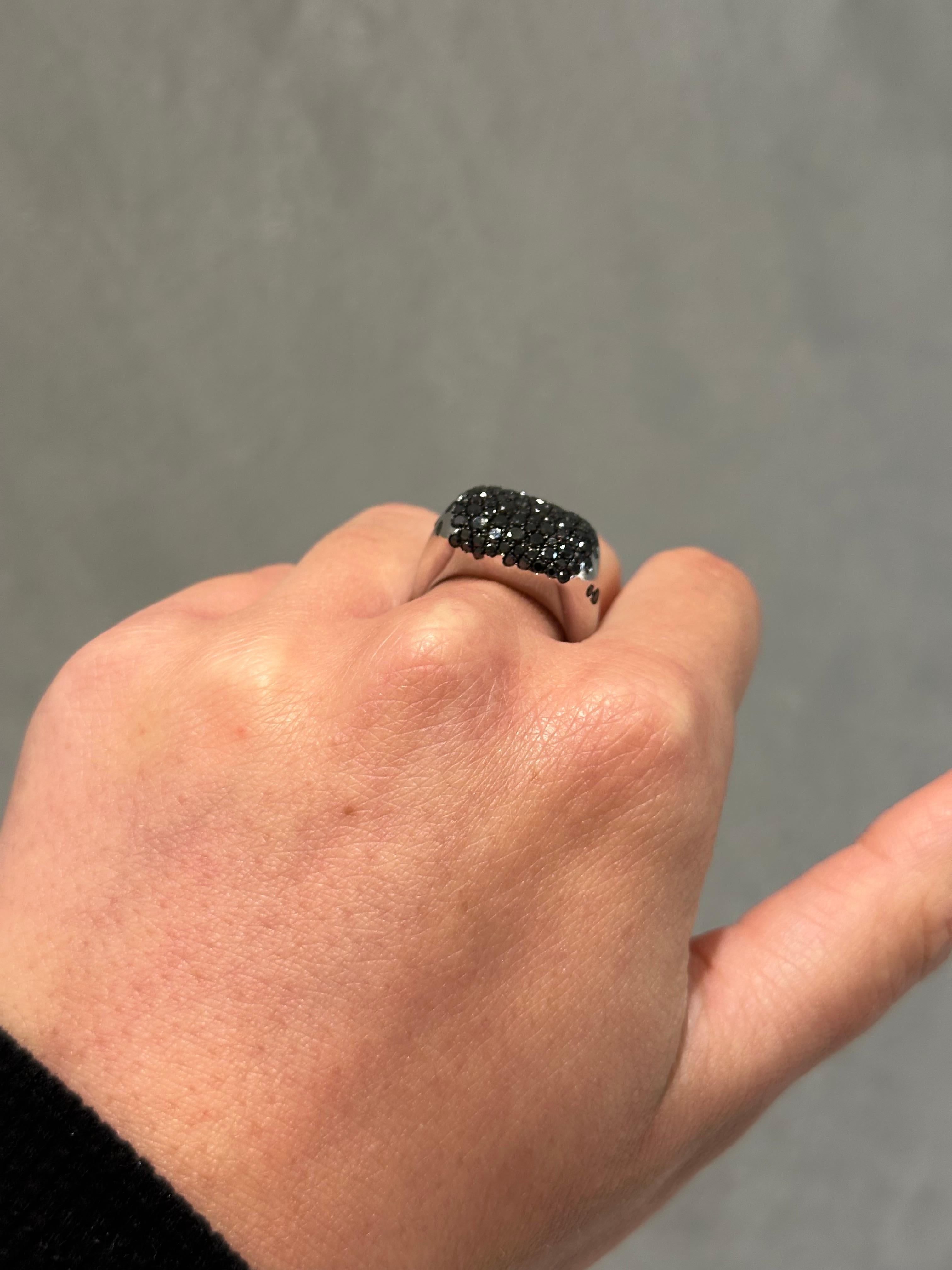 Bague chevalière en or blanc 18K et diamant noir Unisexe en vente