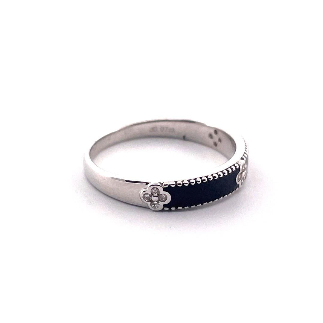 18k White Gold Black Enamel Diamond Ring In New Condition For Sale In New York, NY