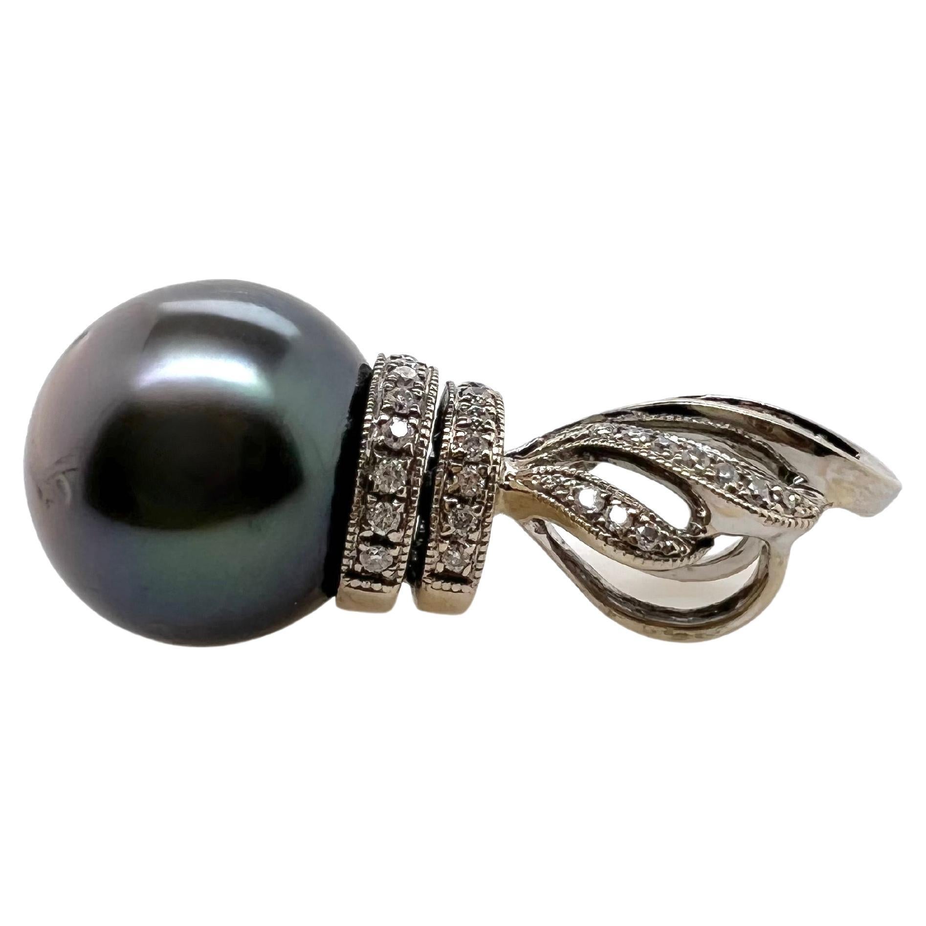 This gorgeous 18k white gold setting truly complements the 13mm Tahitian pearl in a contemporary design.  The baguette and brilliant round diamonds are artistically arranged white the pearl is set at the base to finish off the exquisite