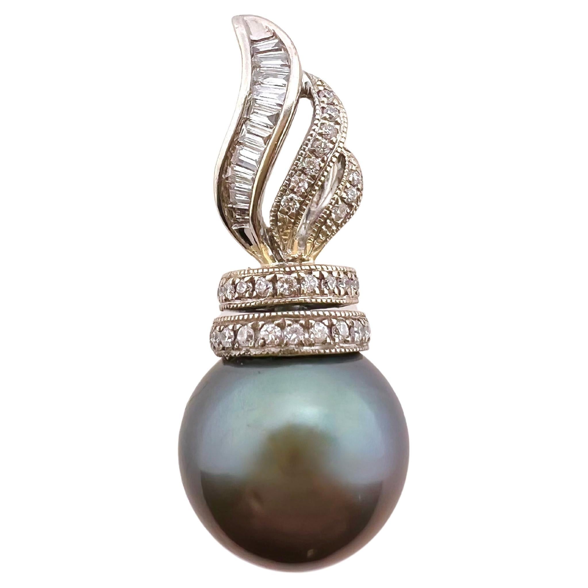 Pendentif en or blanc 18 carats avec perle de Tahiti noire/gris et diamants en vente