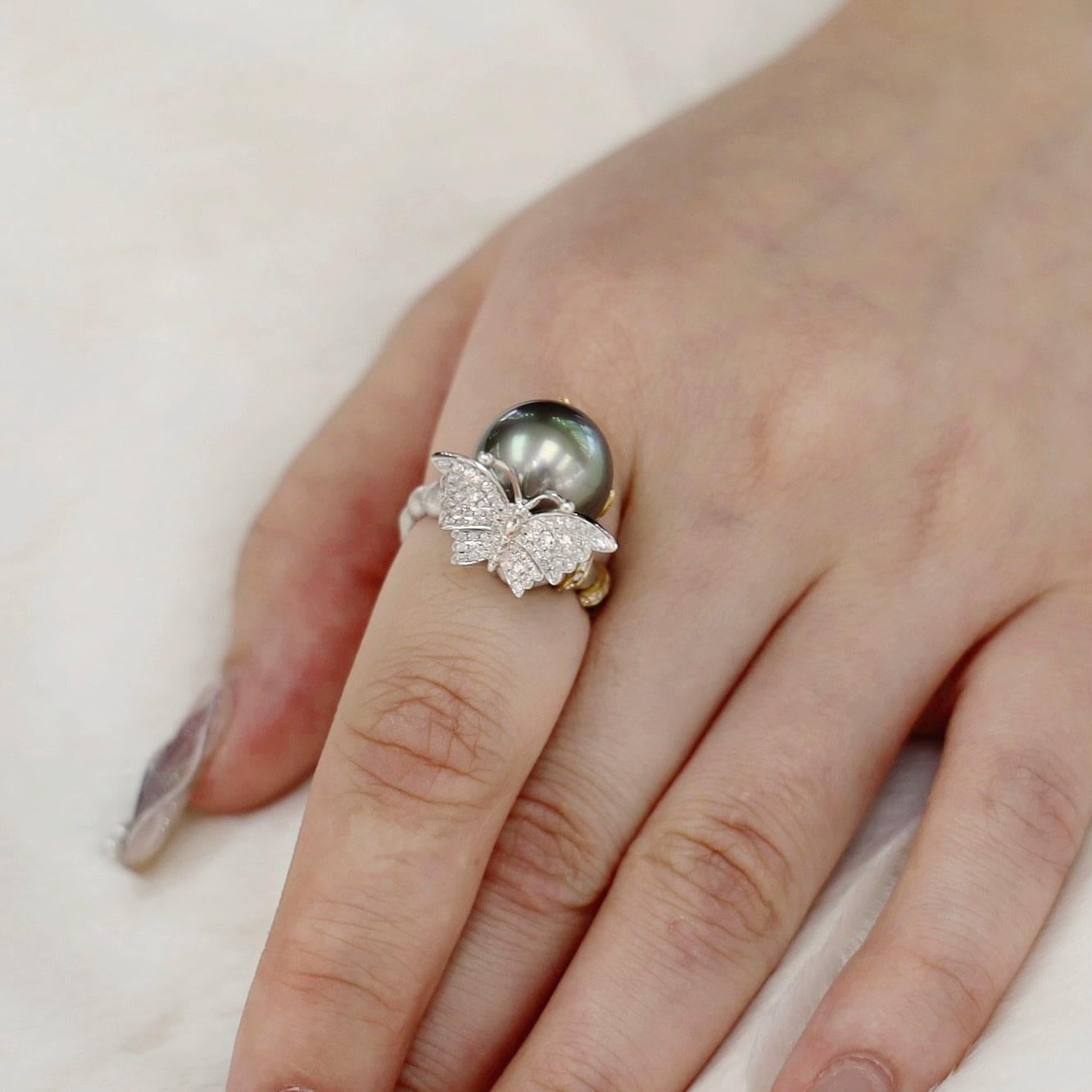 18K White Gold Black Pearl & Diamond Butterfly Ring In New Condition For Sale In Kowloon, HK