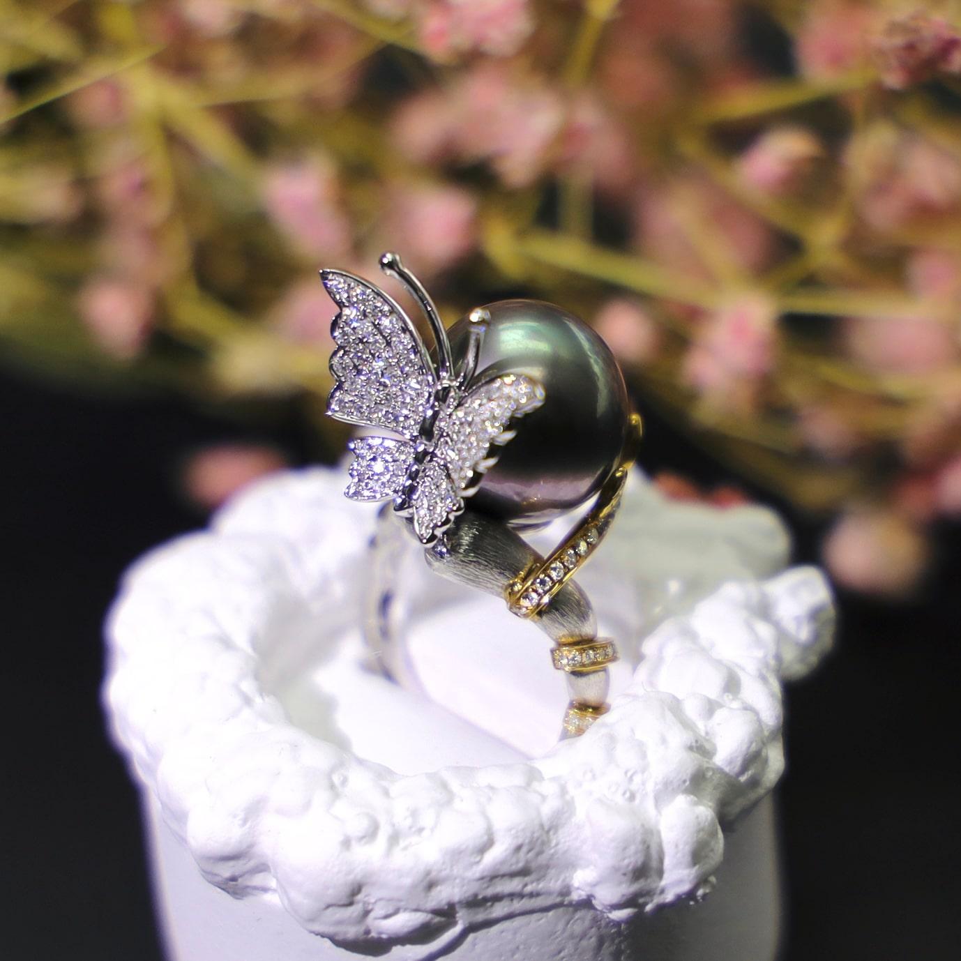 Women's or Men's 18K White Gold Black Pearl & Diamond Butterfly Ring For Sale