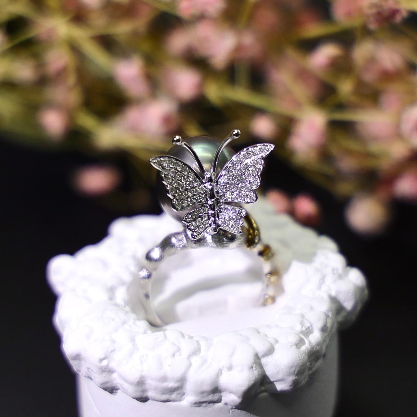 18K White Gold Black Pearl & Diamond Butterfly Ring For Sale 1